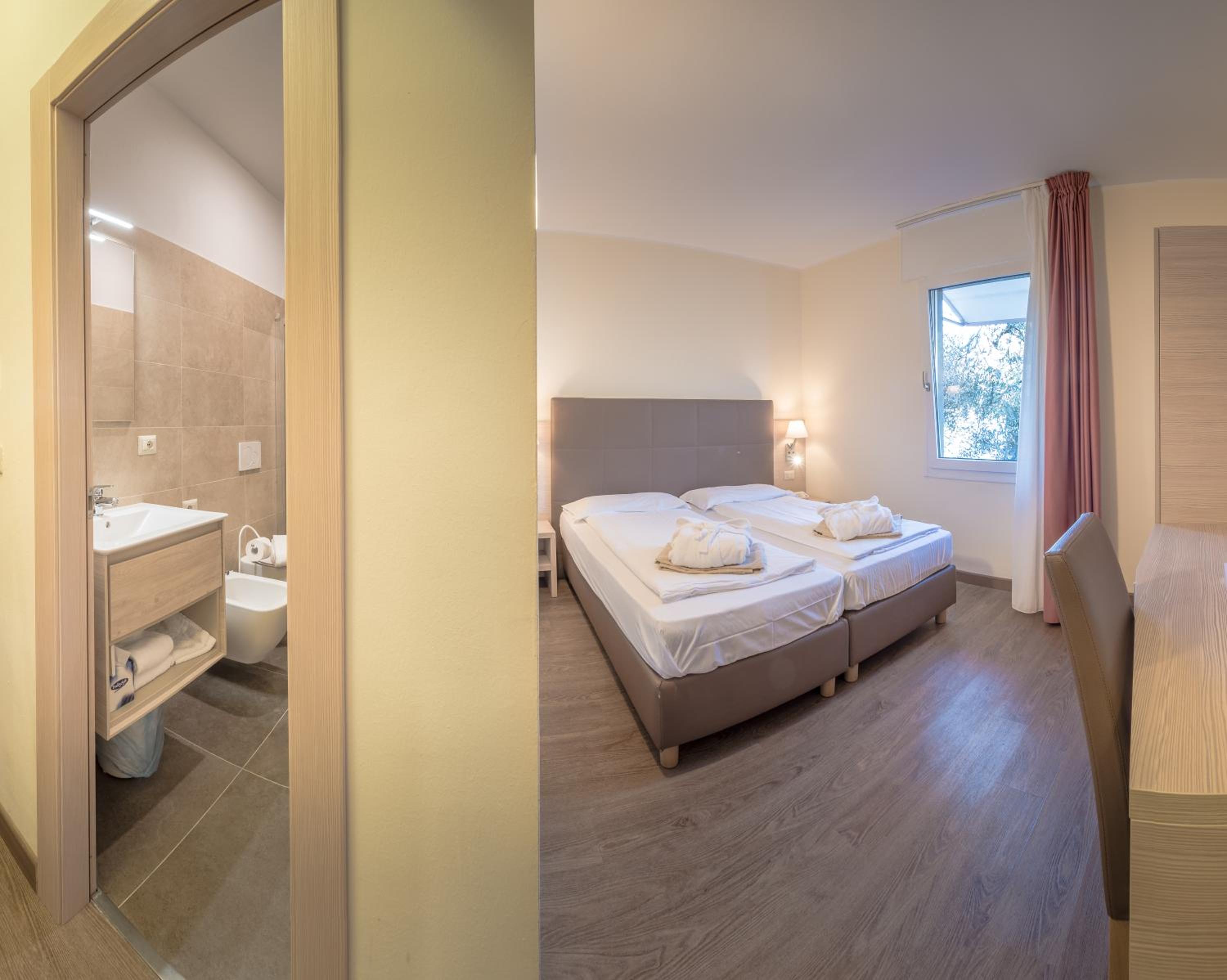 Economy Twin Room photo 2