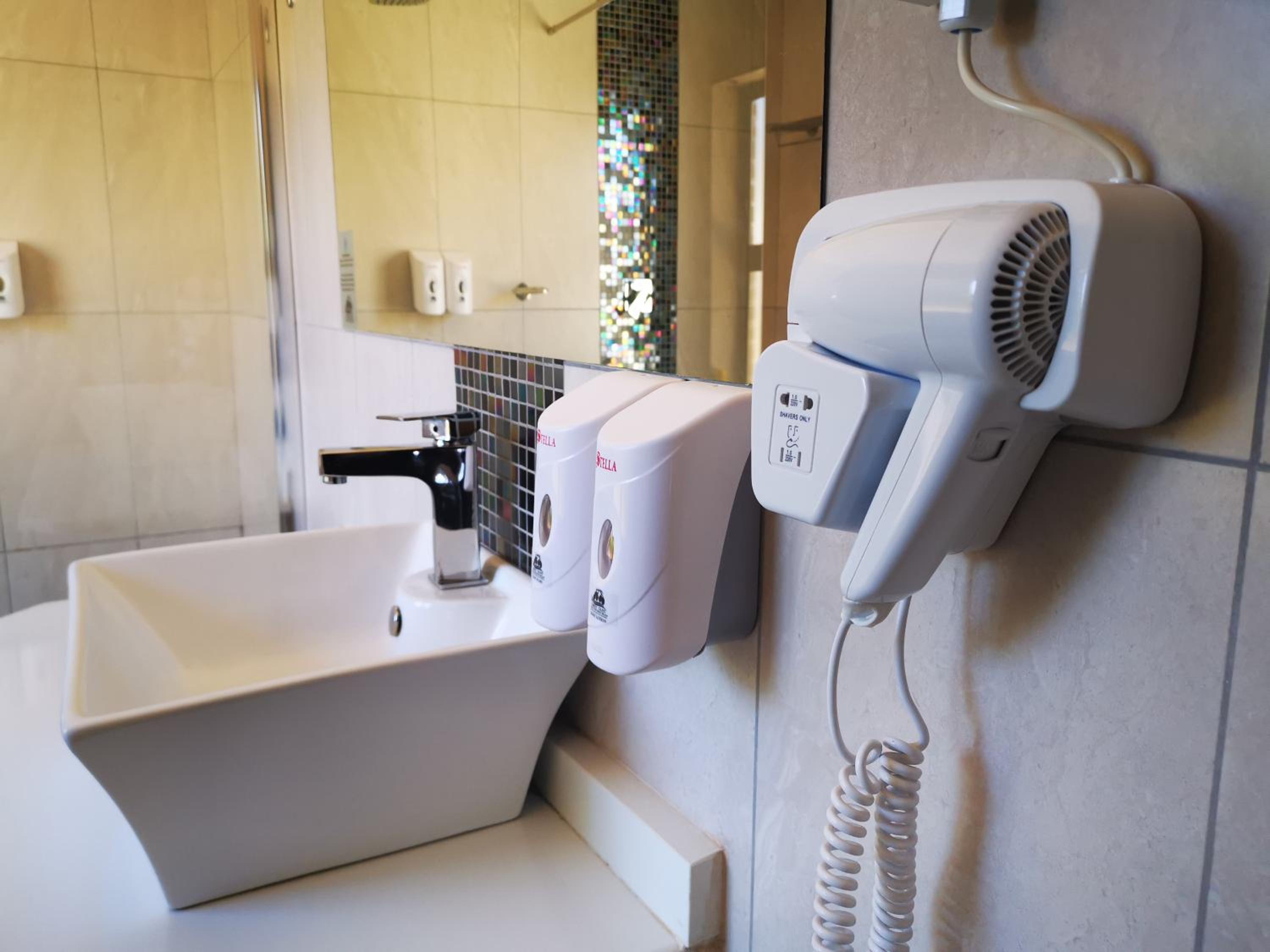 Honeymoon Suite photo 3