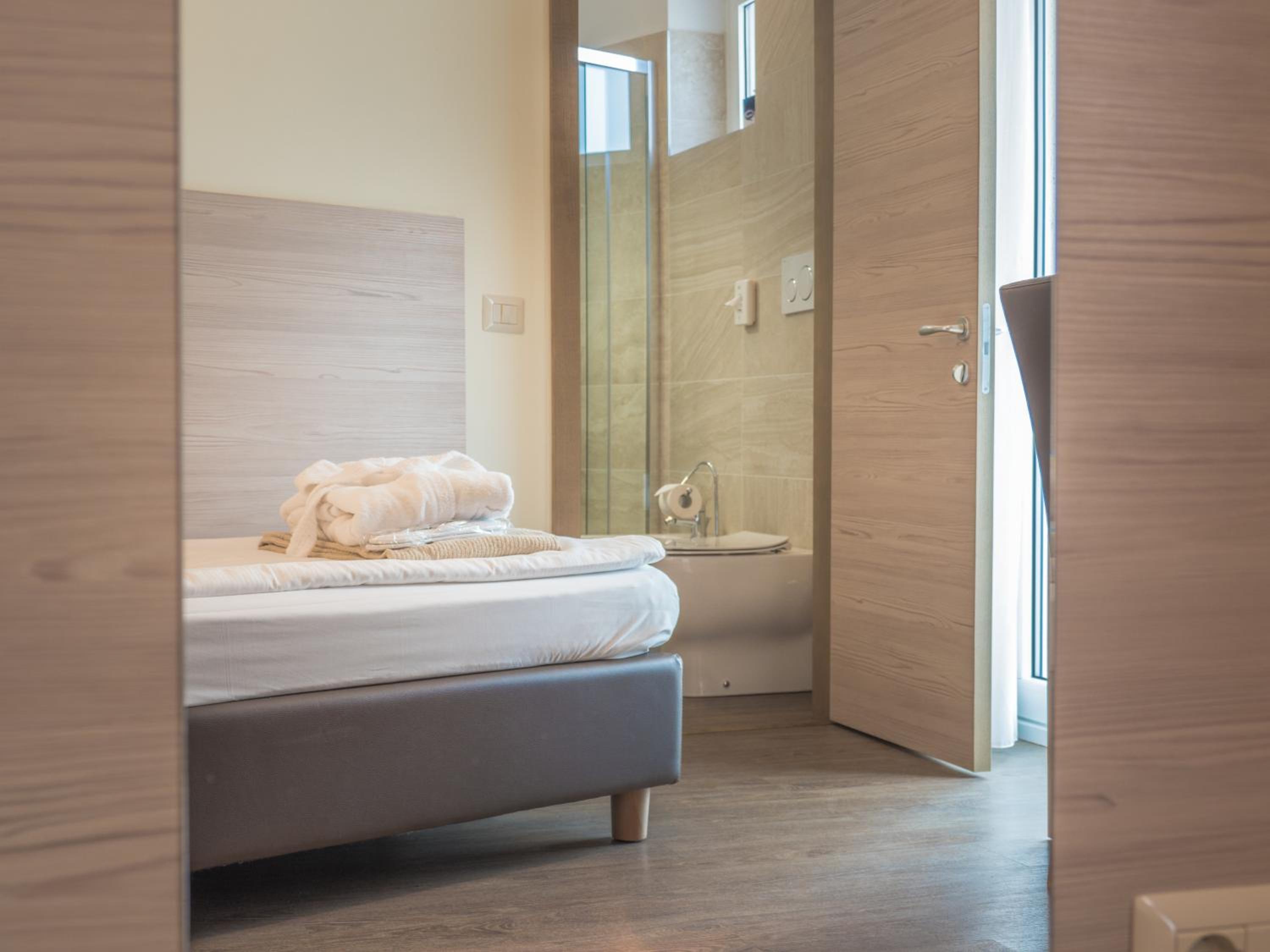 Single Room photo 3