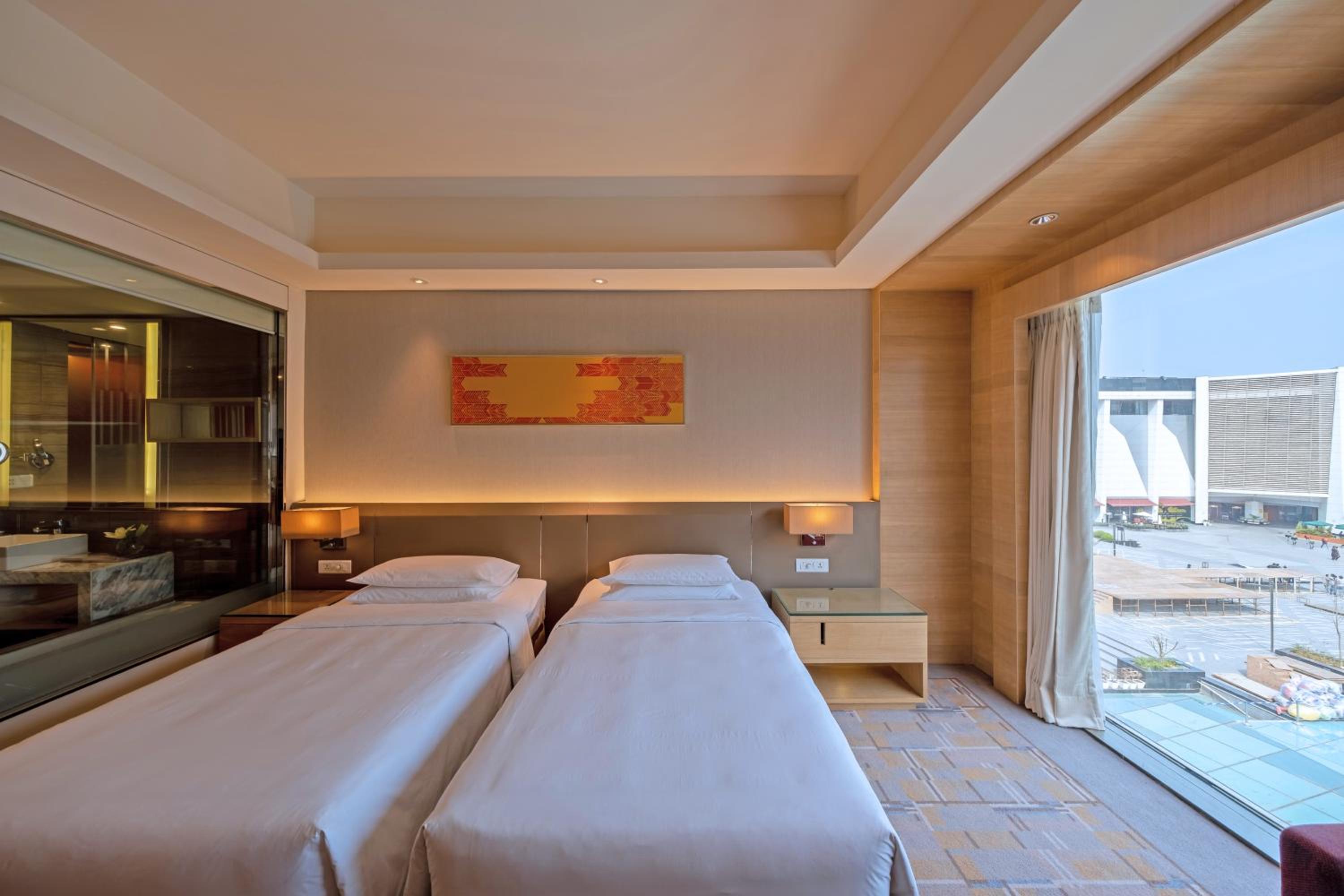 Twin Room with Bathtub & Mall View & 15% Disc on F&B photo 2