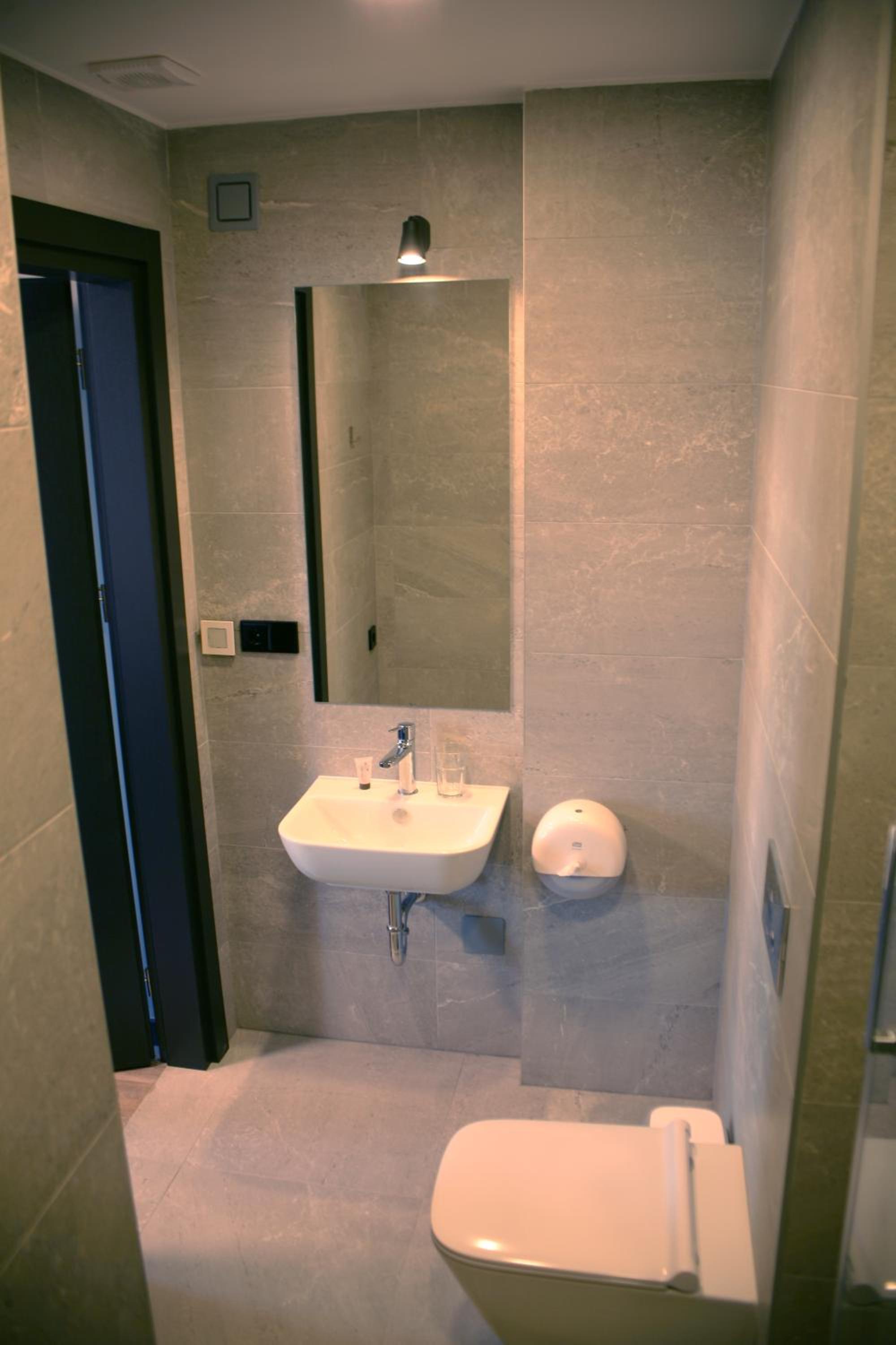 Small Double Room - Photo 4