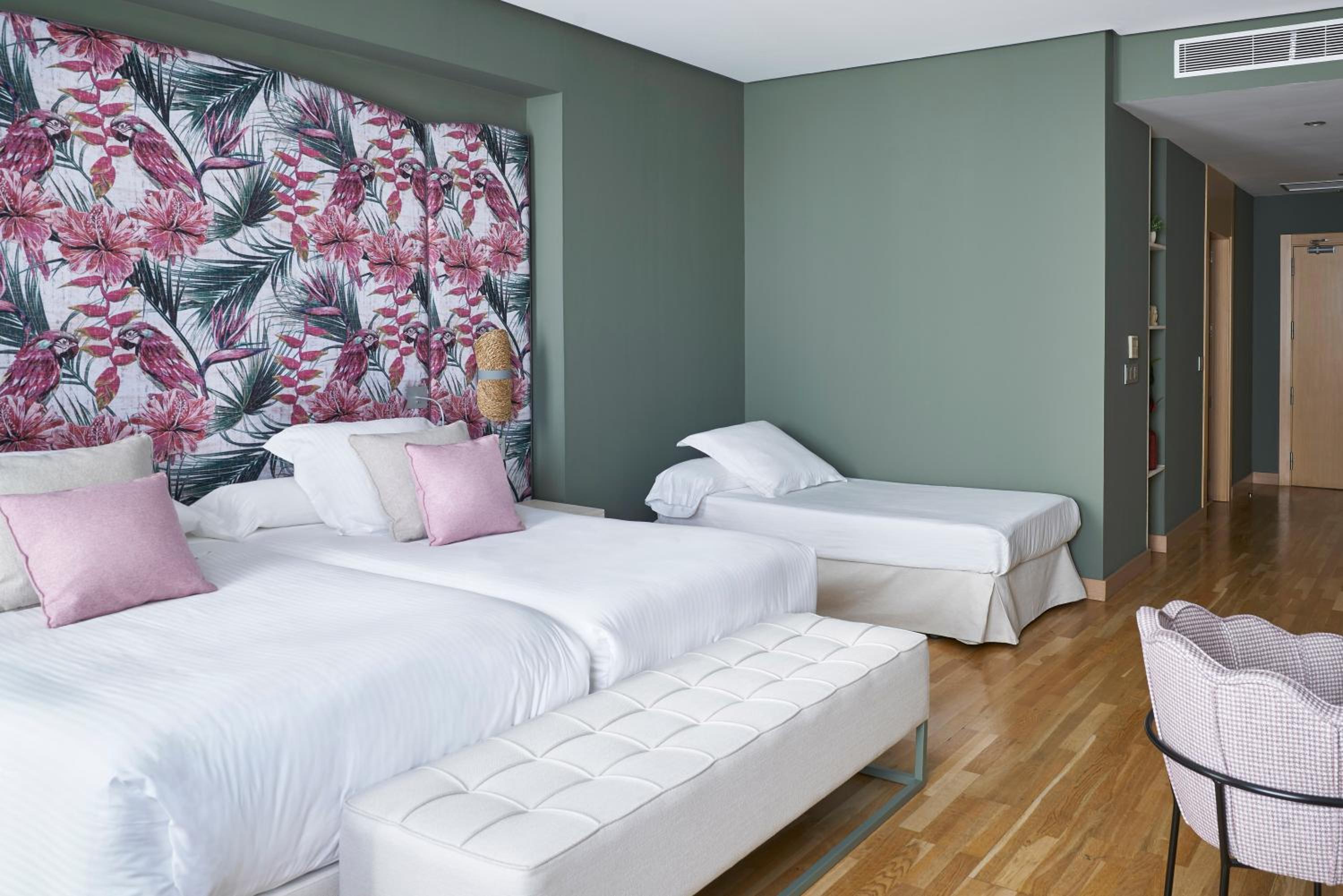 Double Room with Extra Bed (3 Adults) - Photo 1
