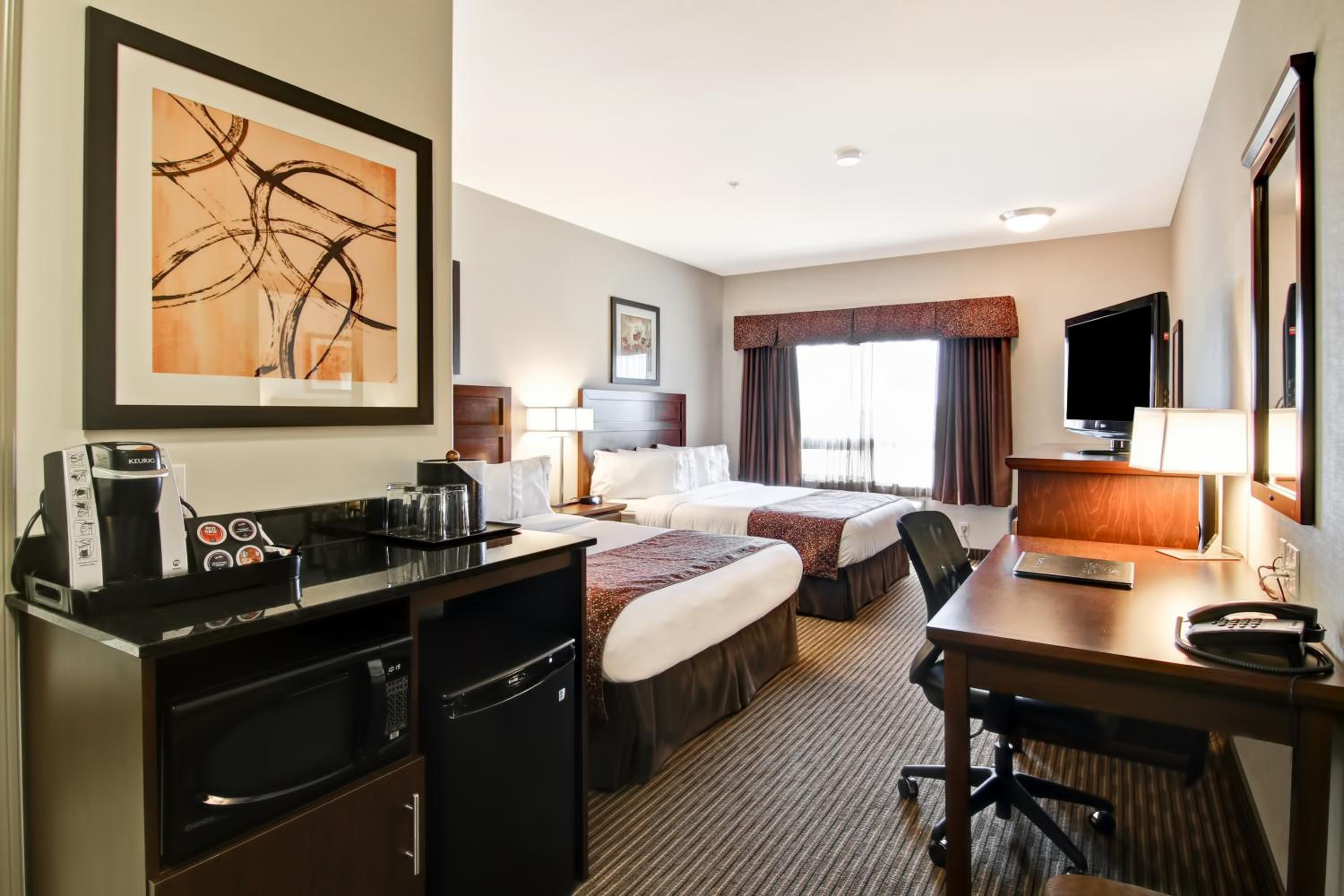 Standard Queen Room with Two Queen Beds photo 3