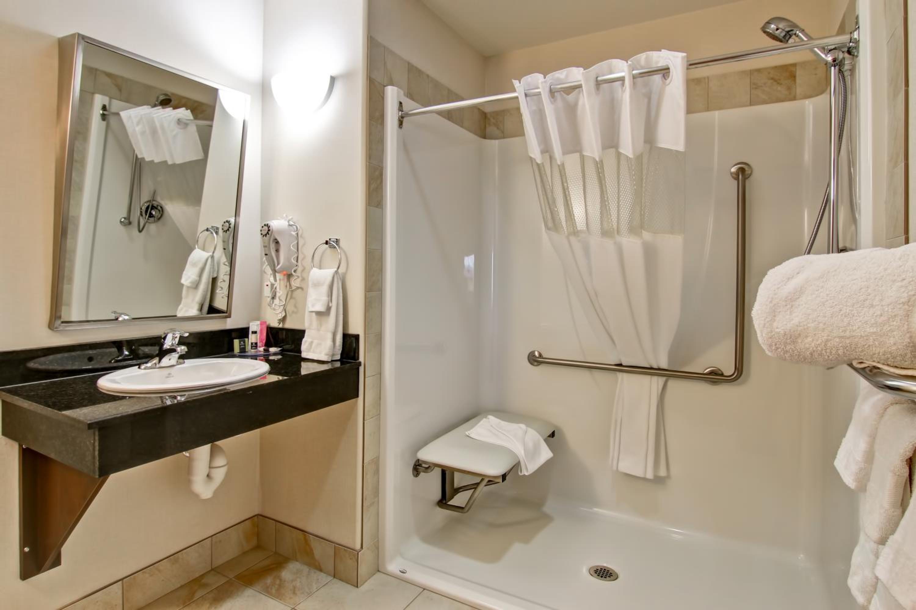 King Room - Disability Access photo 3