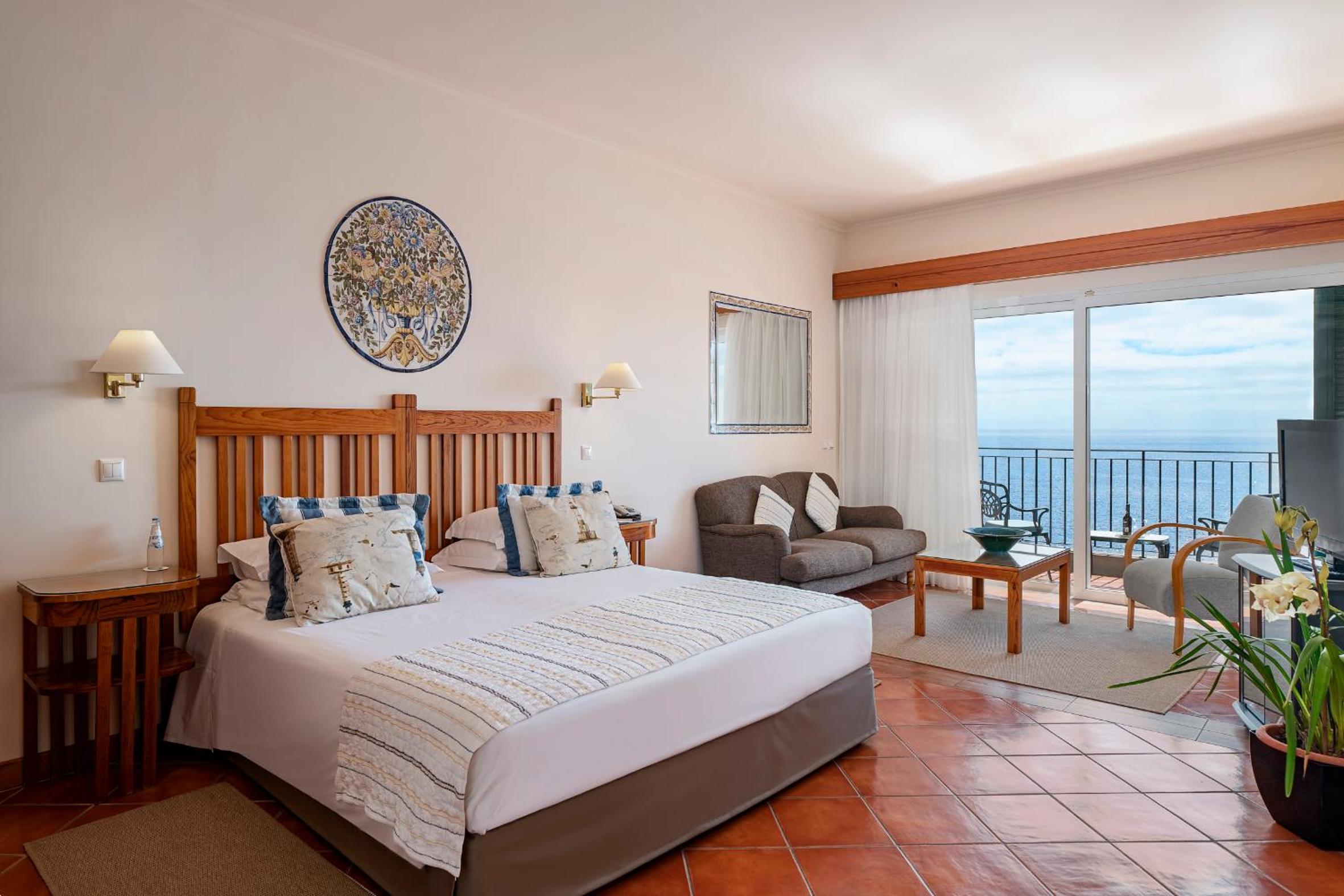 Premium Suite with Sea View and Balcony - Photo 1