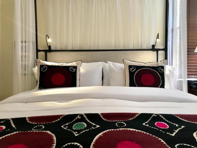 Deluxe King Suite