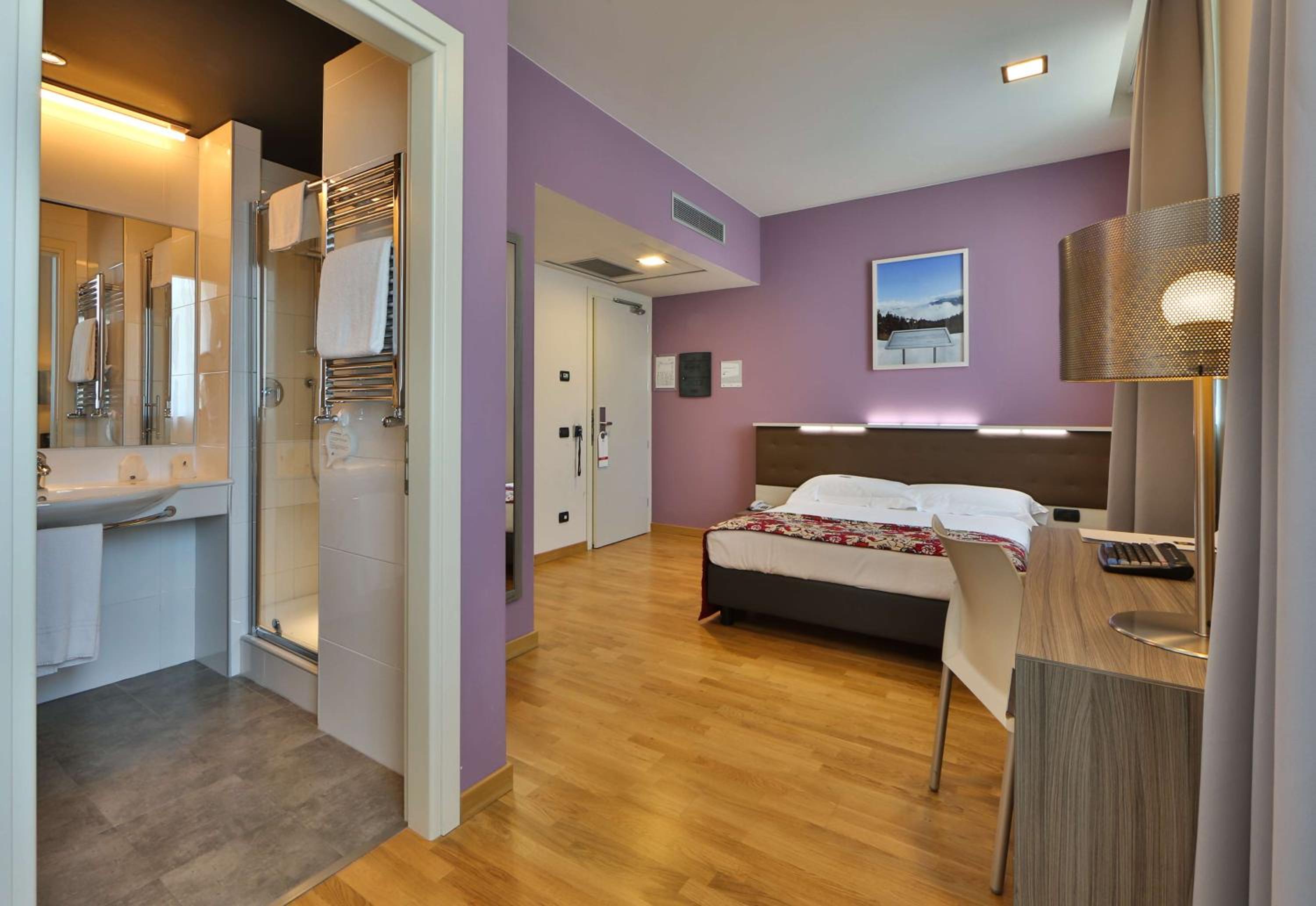 Standard Queen Room - Photo 5