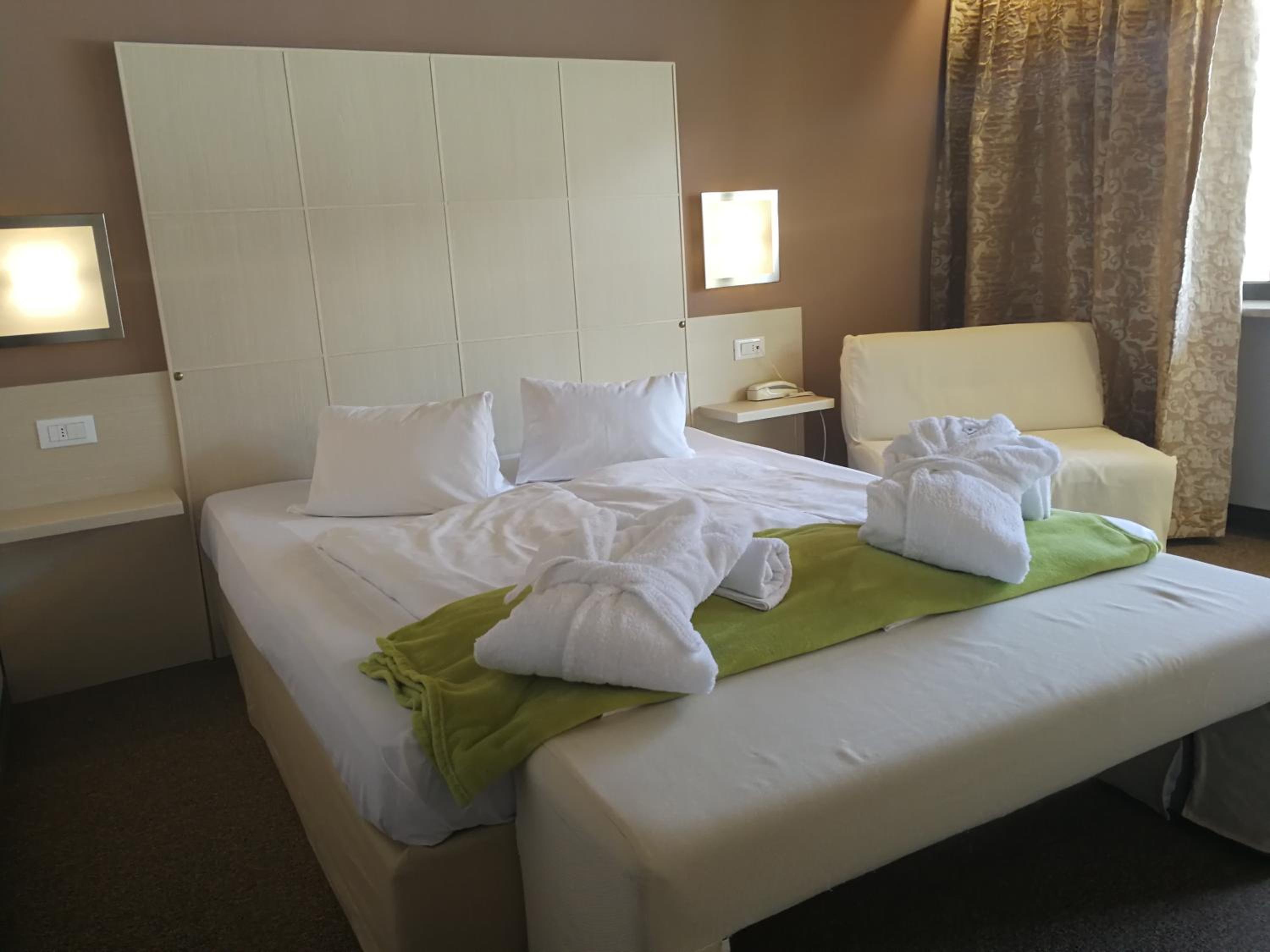 Double or Twin Room - Photo 2