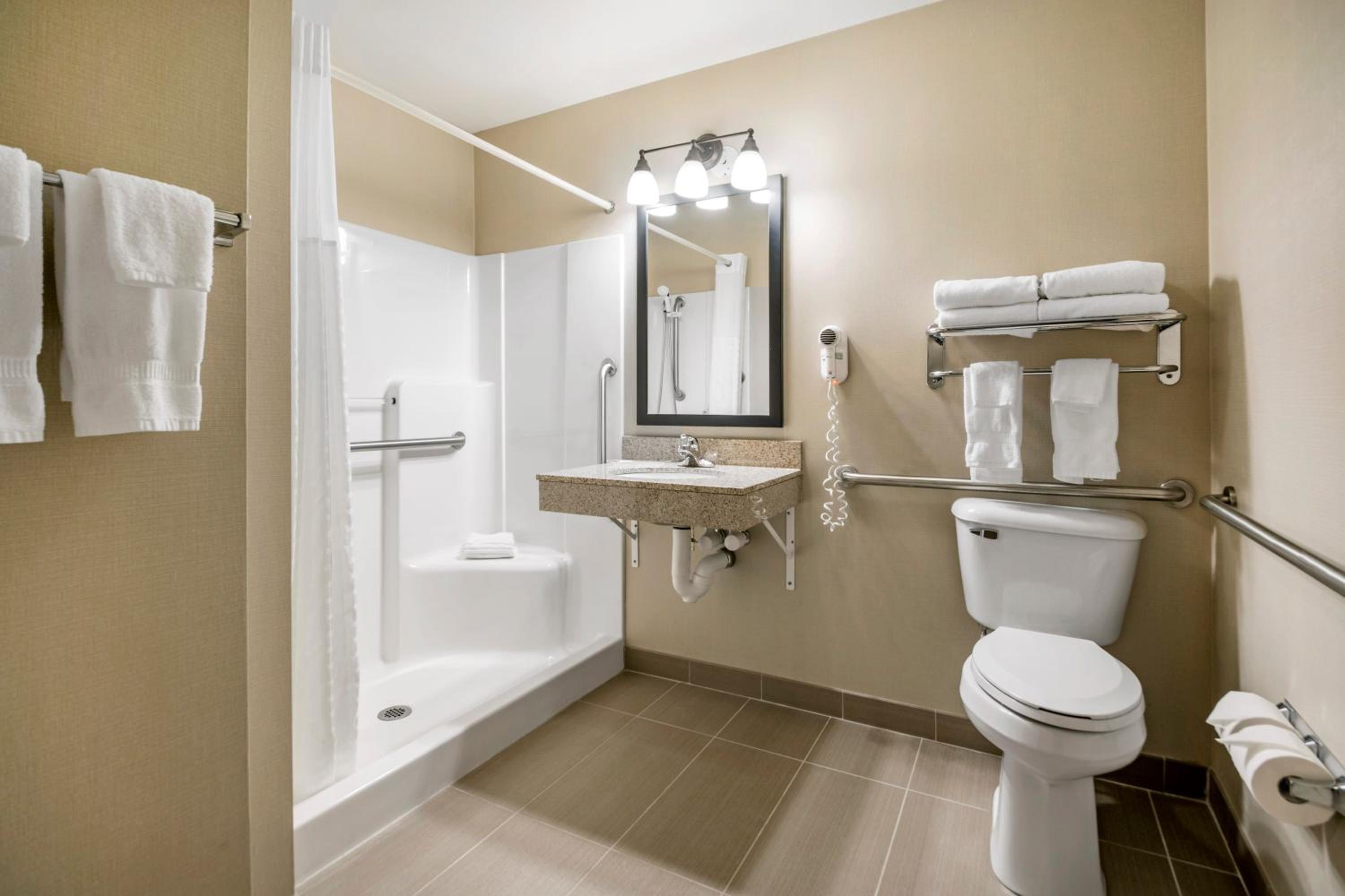 Queen Suite with Two Queen Beds - Accessible/Non-Smoking - Photo 6