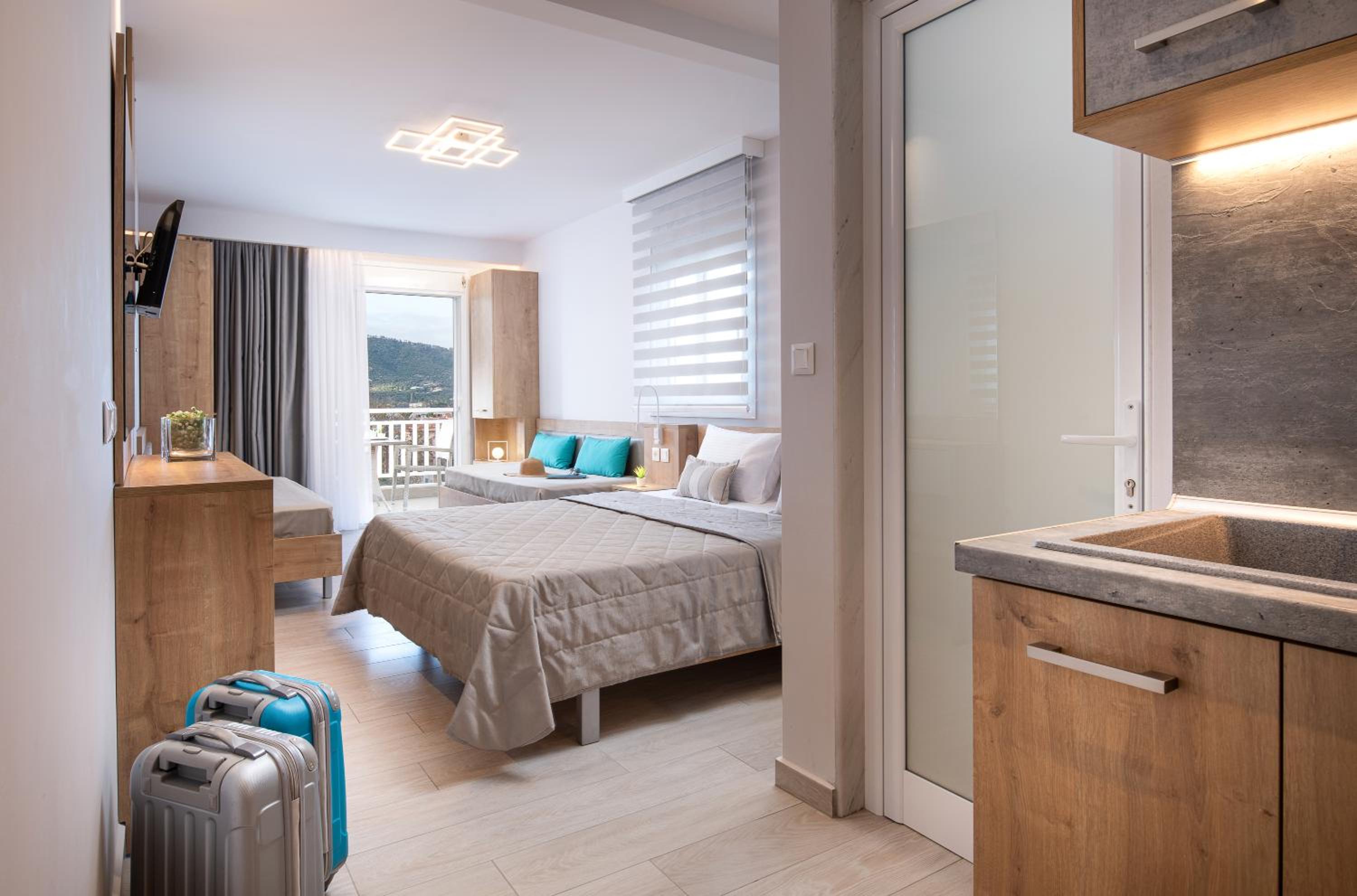 Deluxe Suite with Sea View