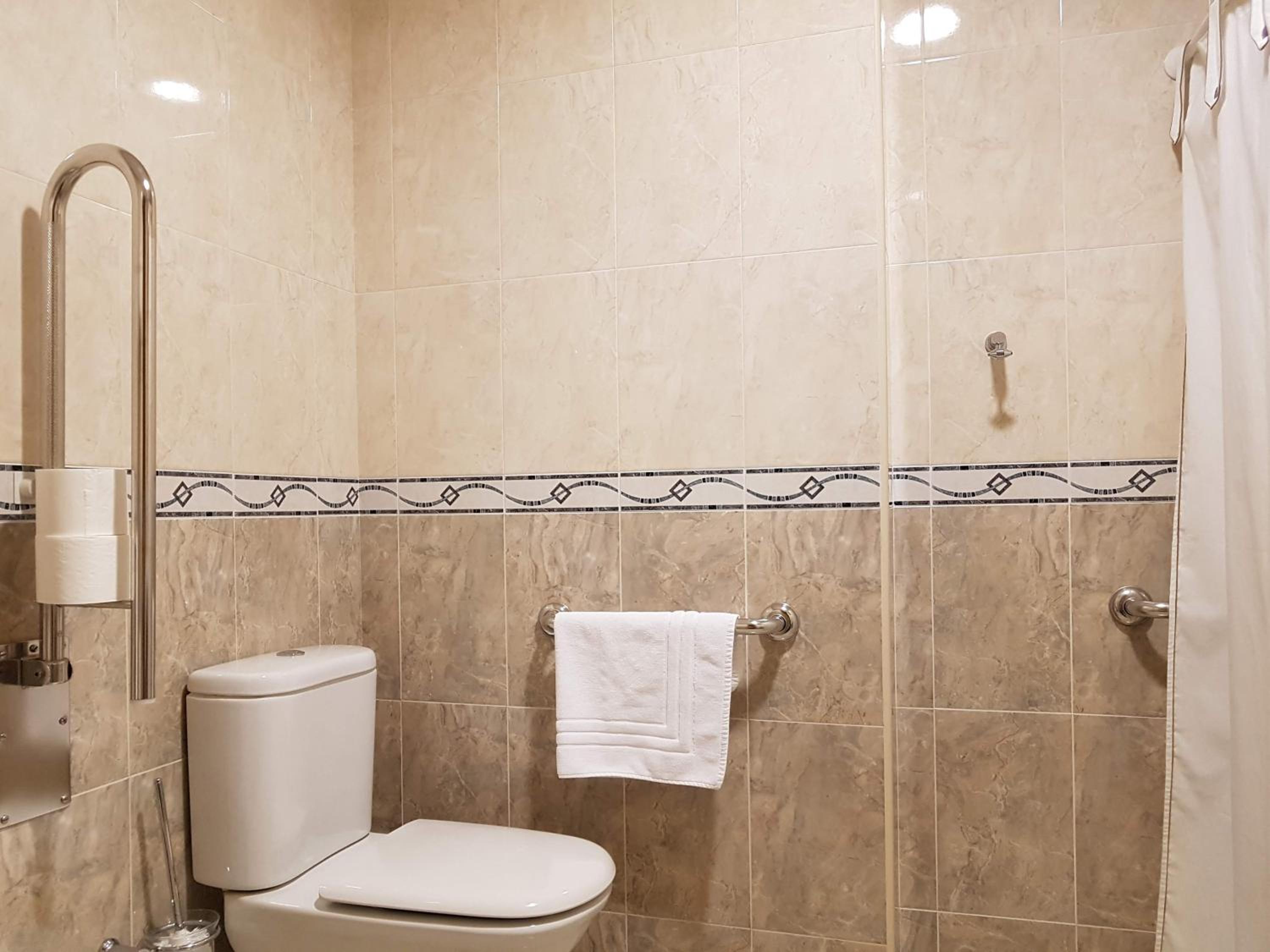 Double or Twin Room - Disability Access photo 3