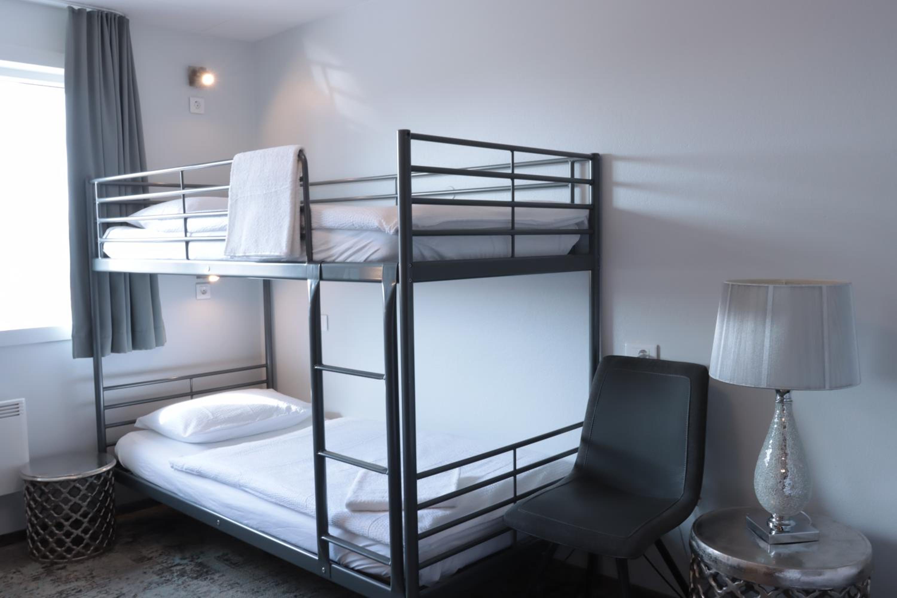 Quadruple Room with Private Bathroom - Photo 3