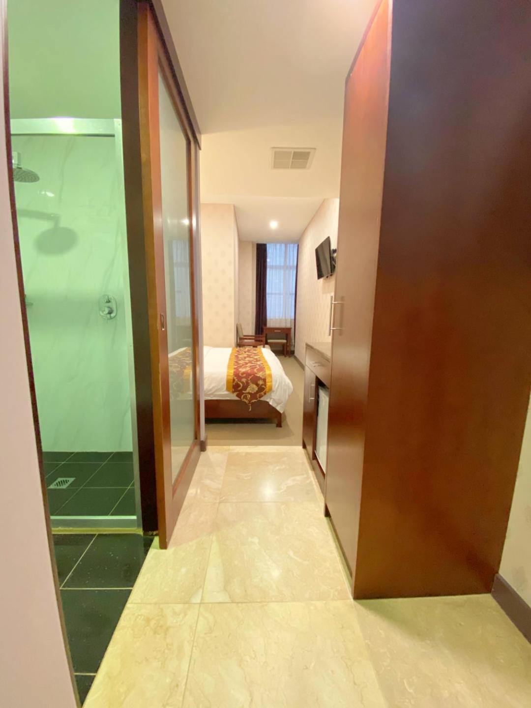 Economy Queen Room