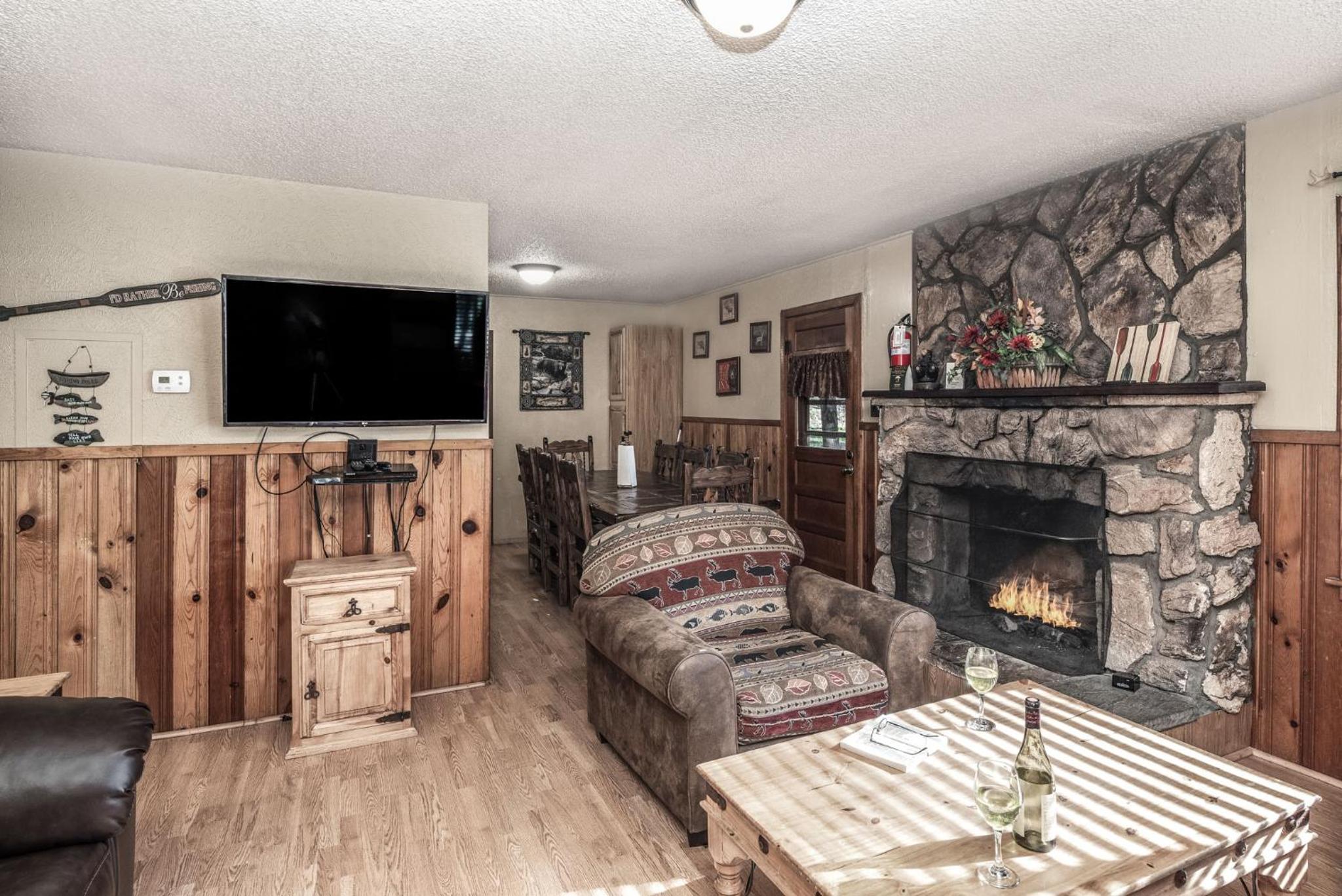 Three-Bedroom Cabin (Big Bear) photo 3