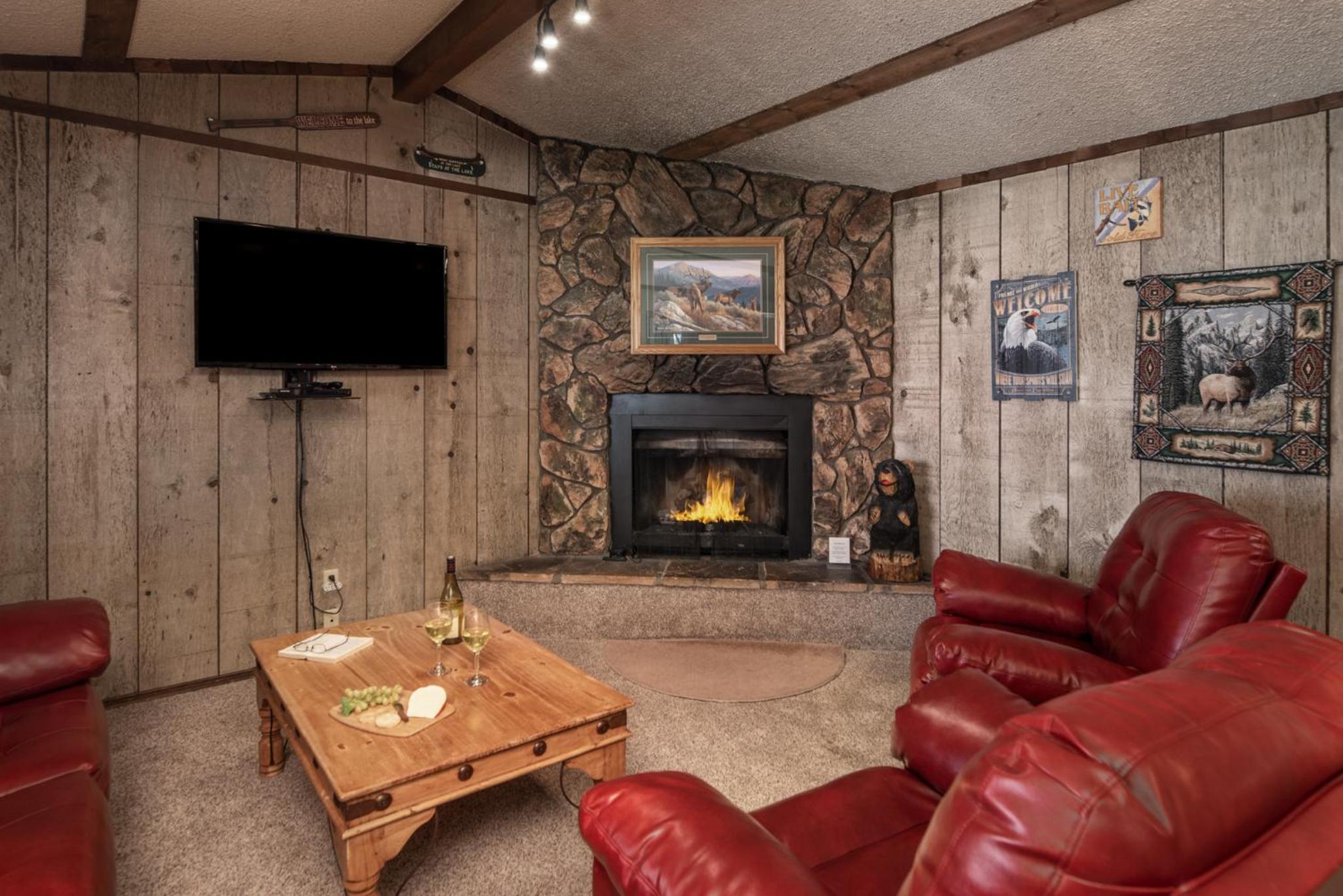 Two Bedroom Cabin (Eagle's Nest) photo 2