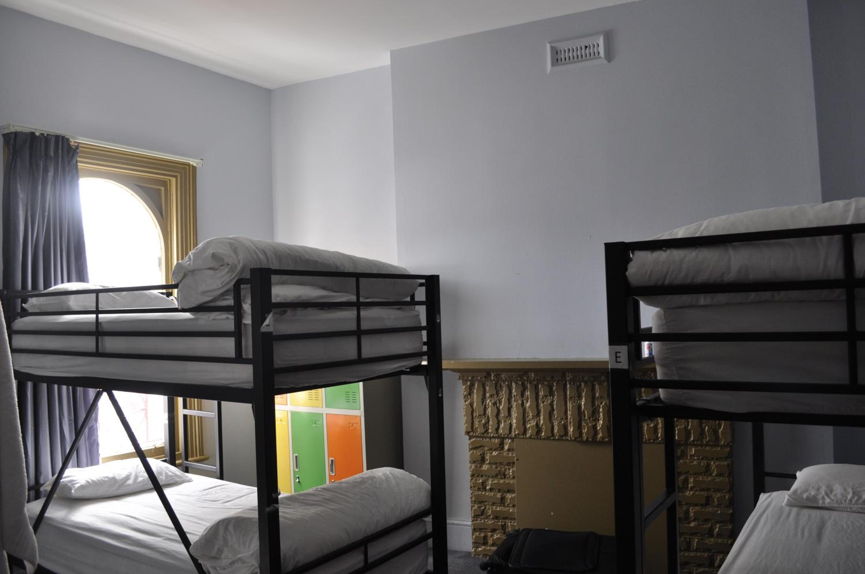 Bed in 8-Bed Mixed Dormitory Room photo 1