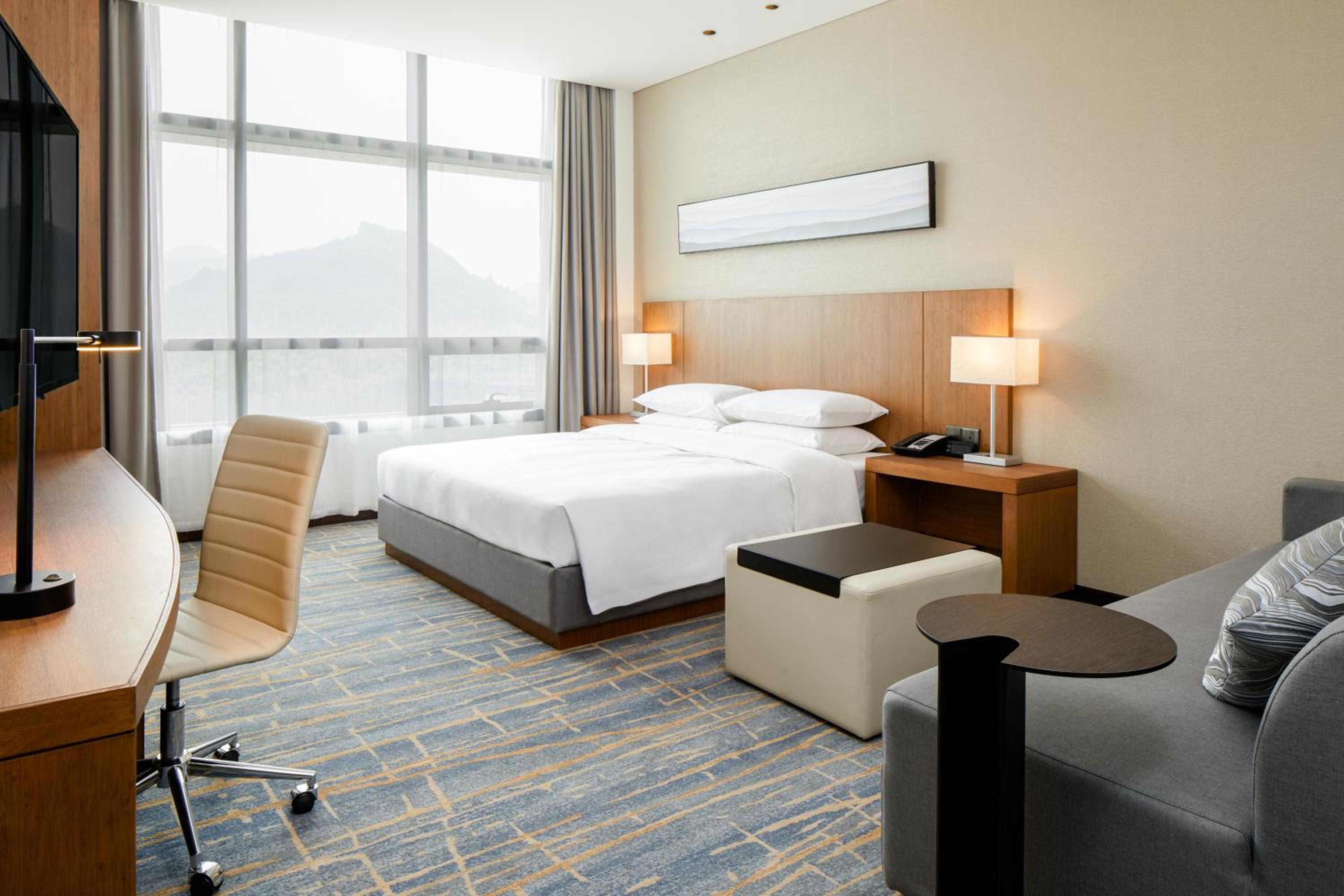 King Room with Sofa Bed - Photo 4