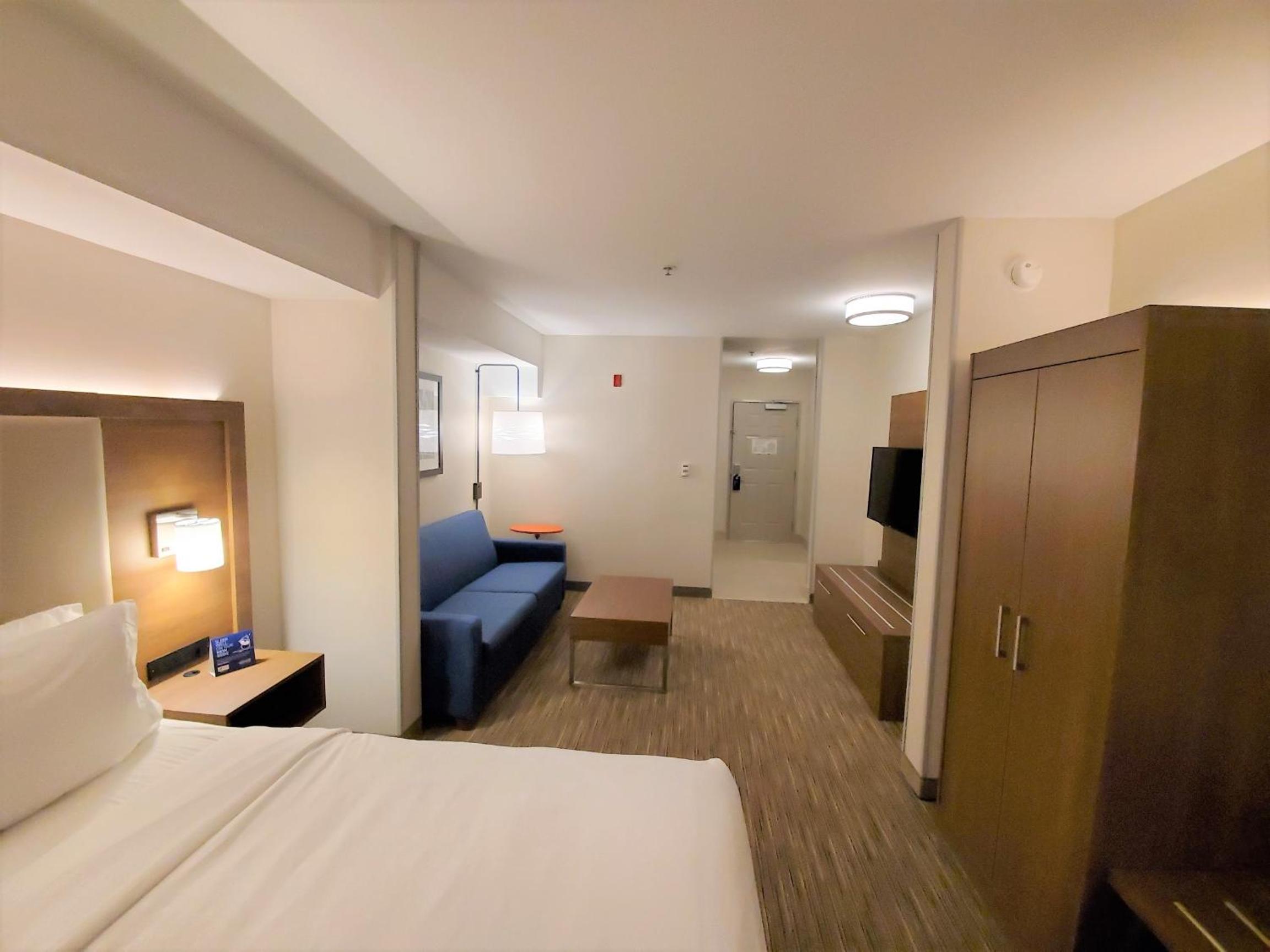 King Suite - Photo 2