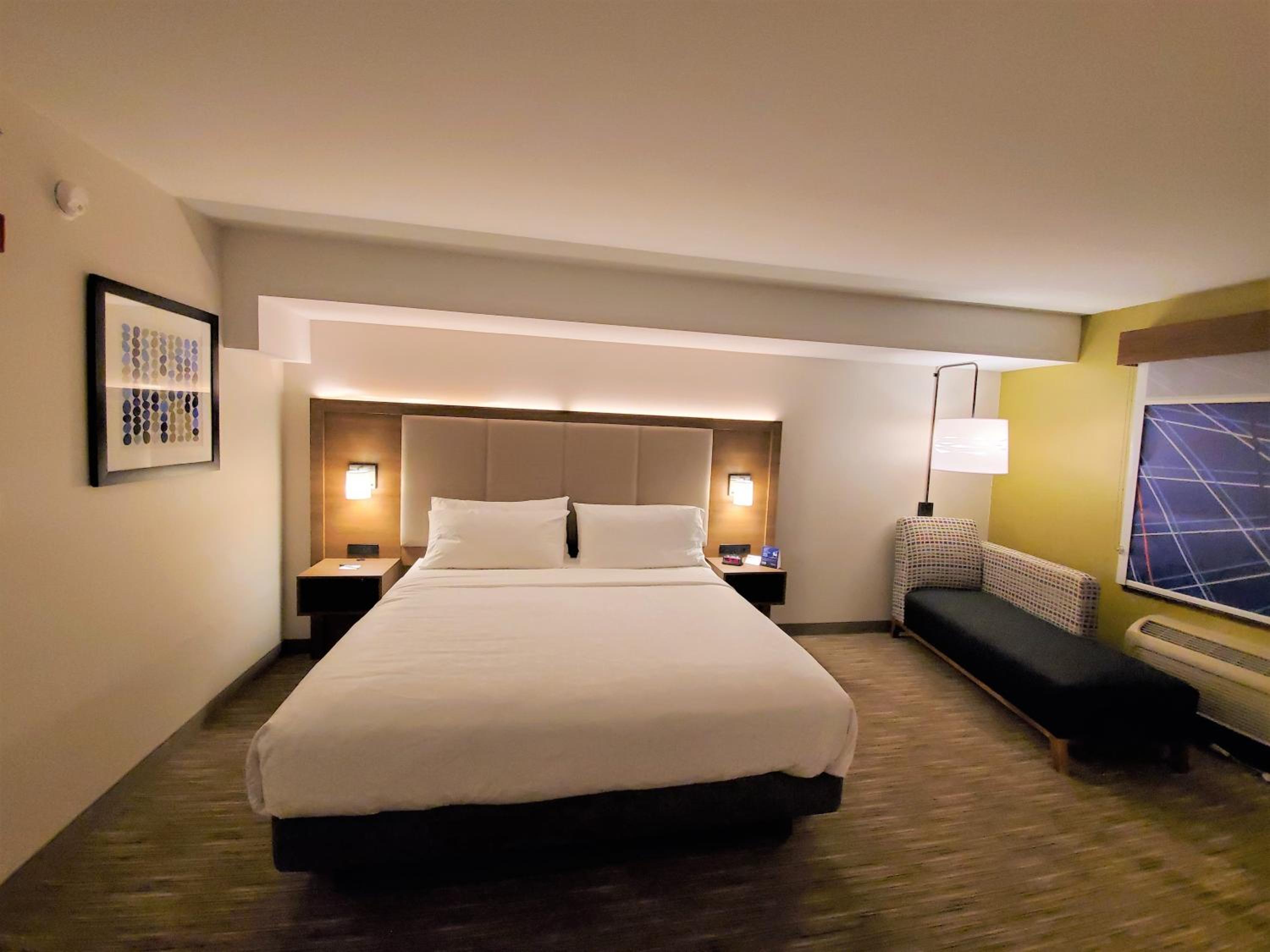 Standard King Room - Photo 4