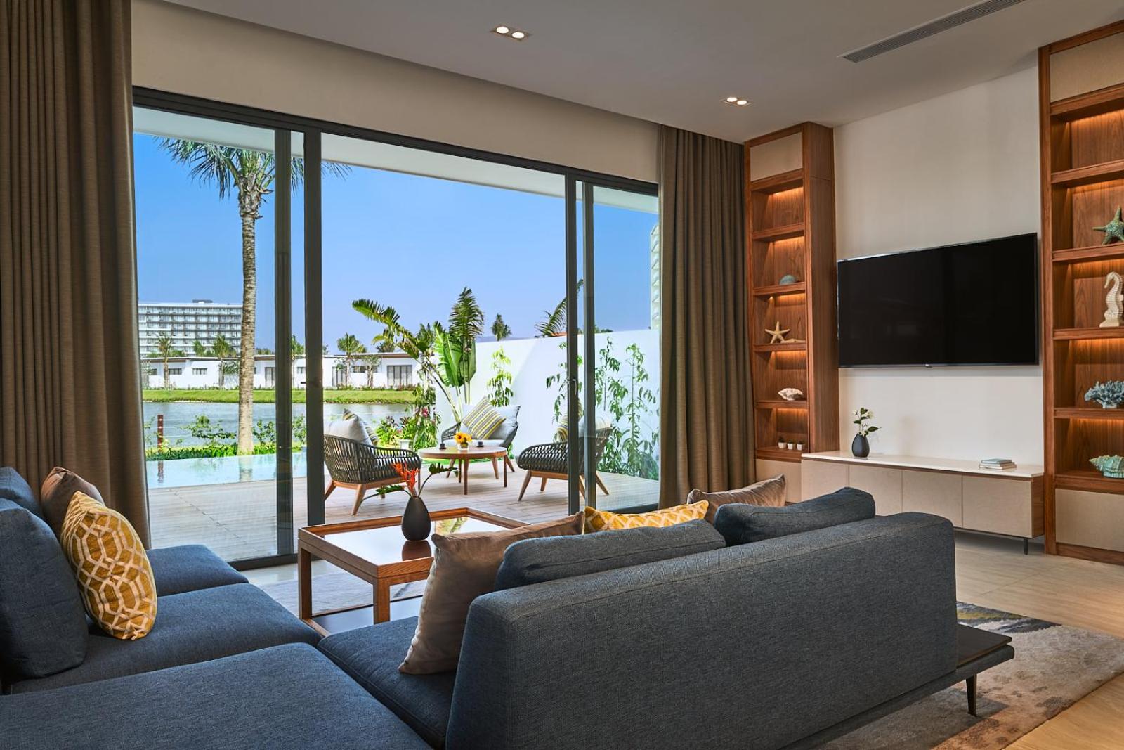 Family Three Bedroom Duplex Villa with Private Pool - Lake View - Photo 1