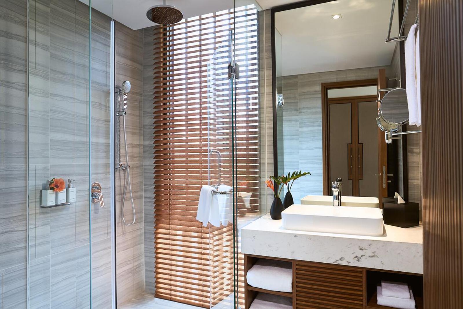Two-Bedroom Villa with Private Pool and Lake View - Photo 5
