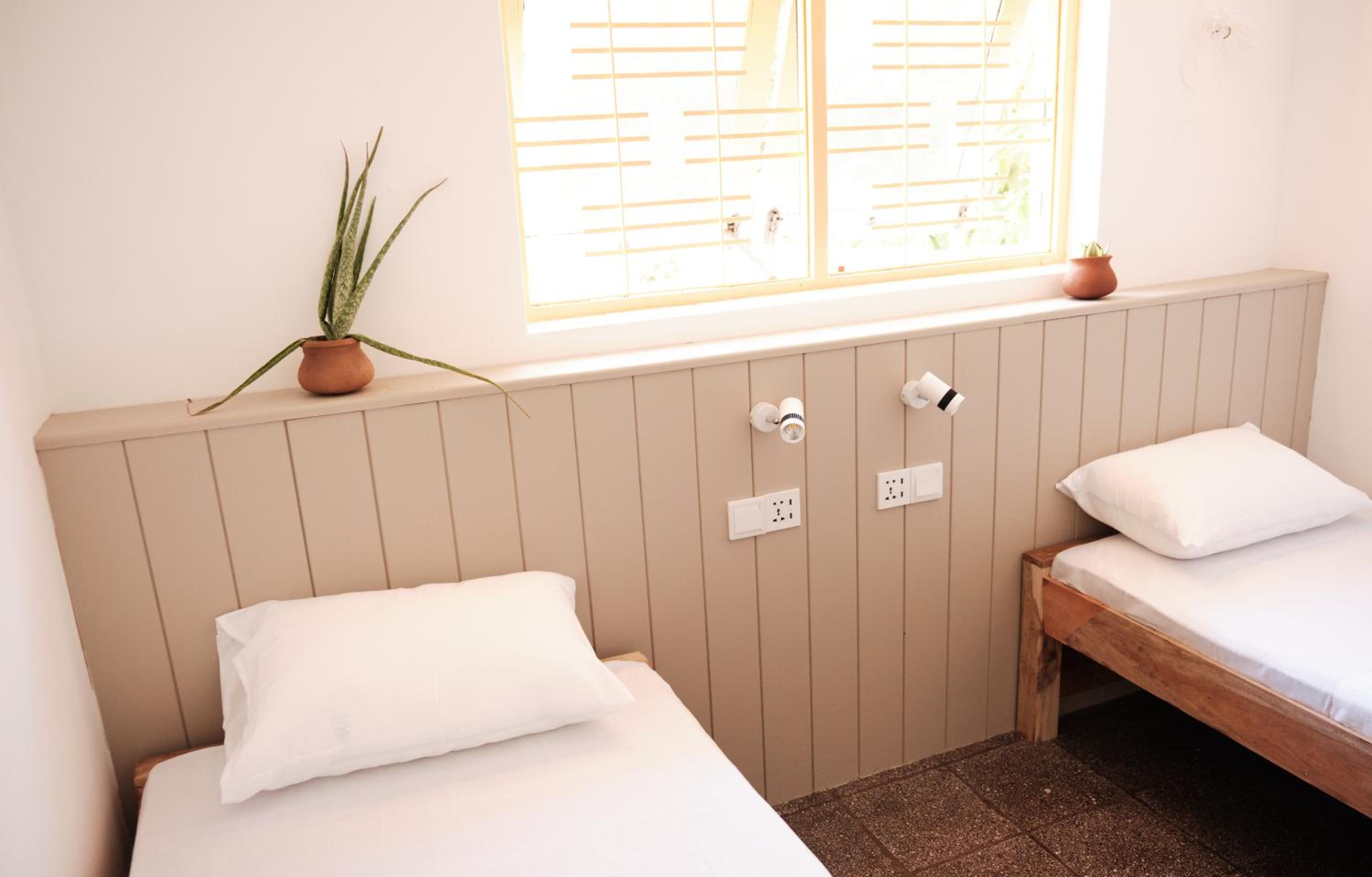 Twin Room with Shared Bathroom photo 2