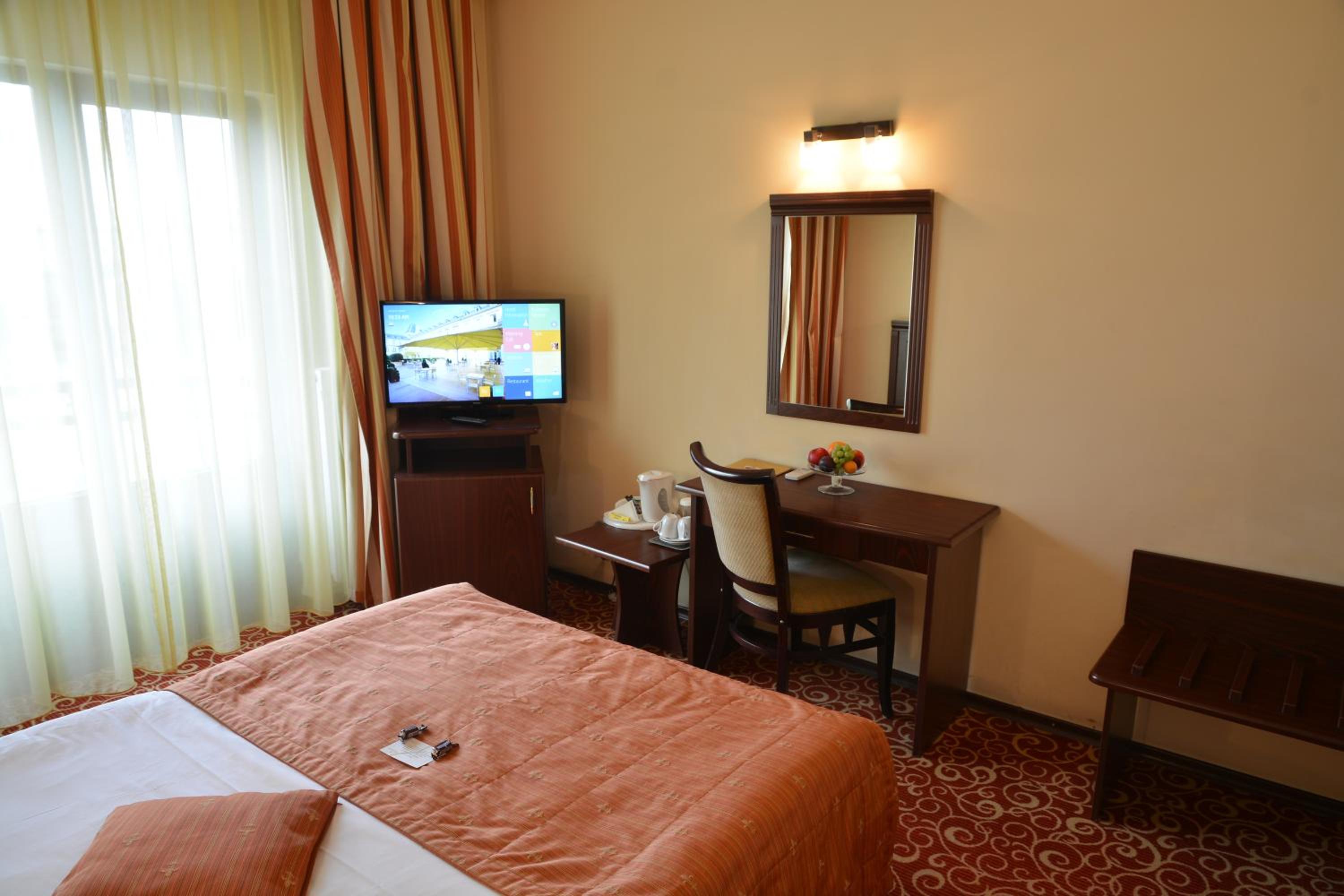 Standard Double or Twin Room - Photo 4