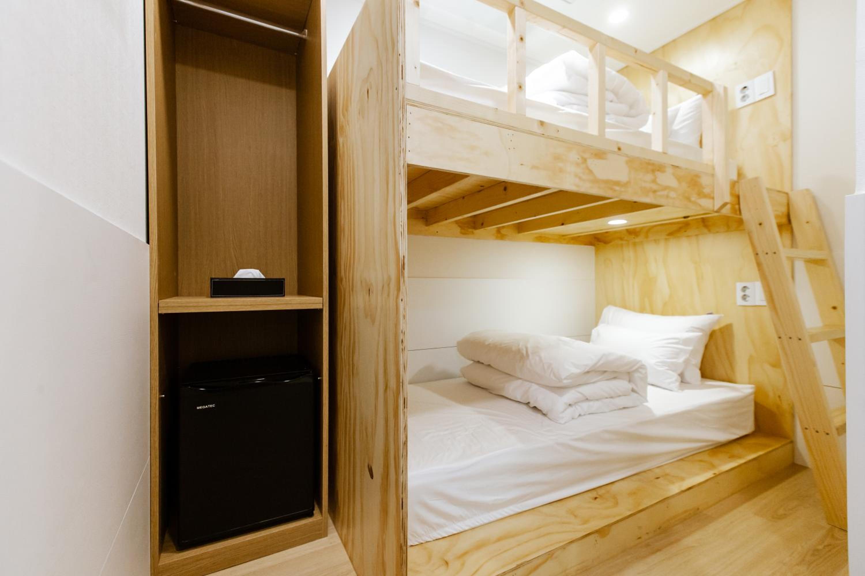 Twin Room with Bunk Bed - No window photo 1