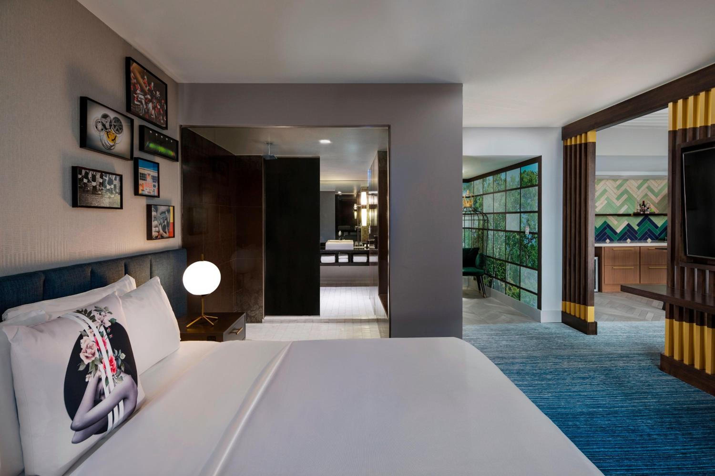 Midtown Suite - Photo 2