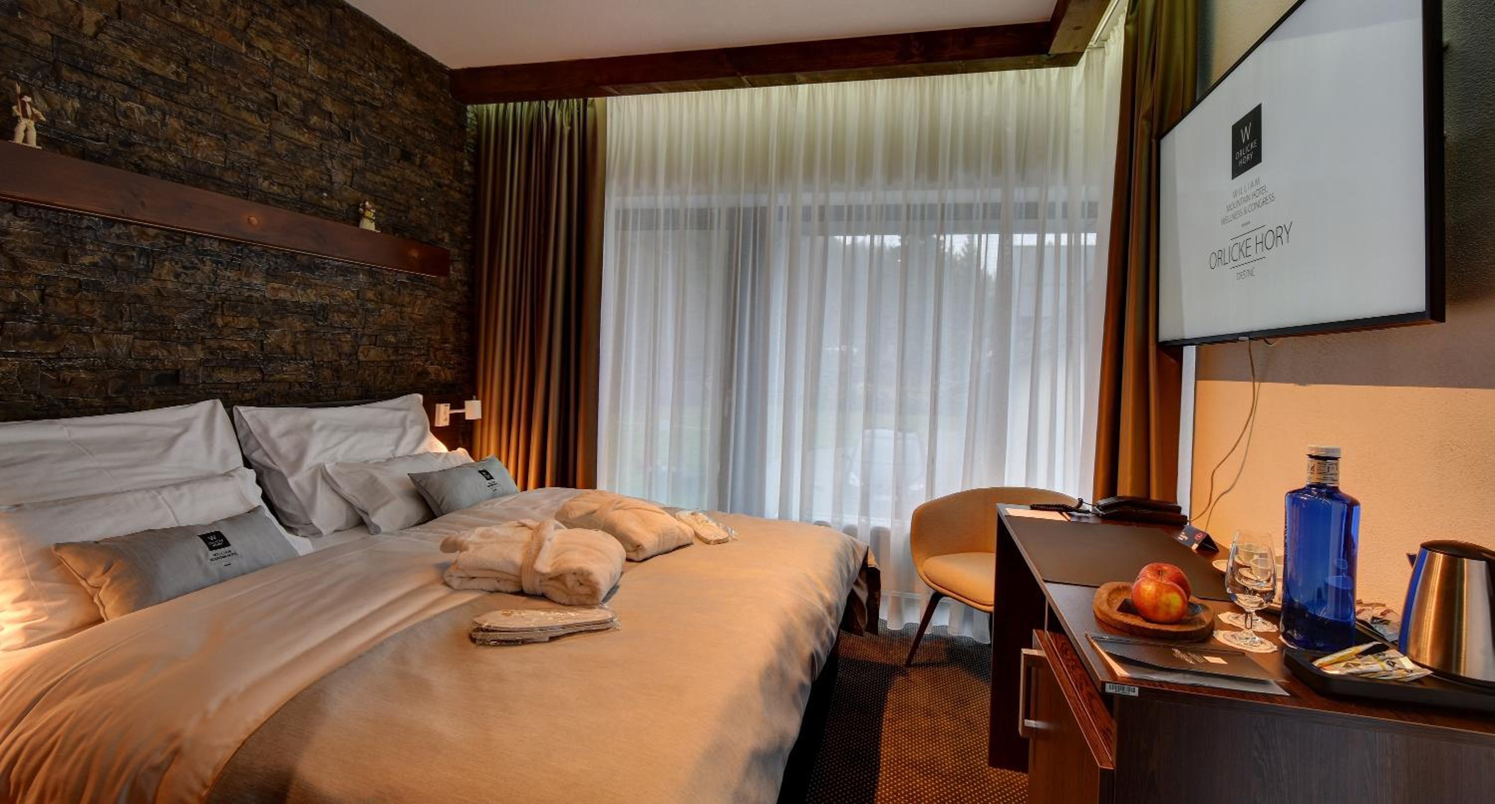 Two-Bedroom Apartment with Kitchen and Wellness Access photo 1