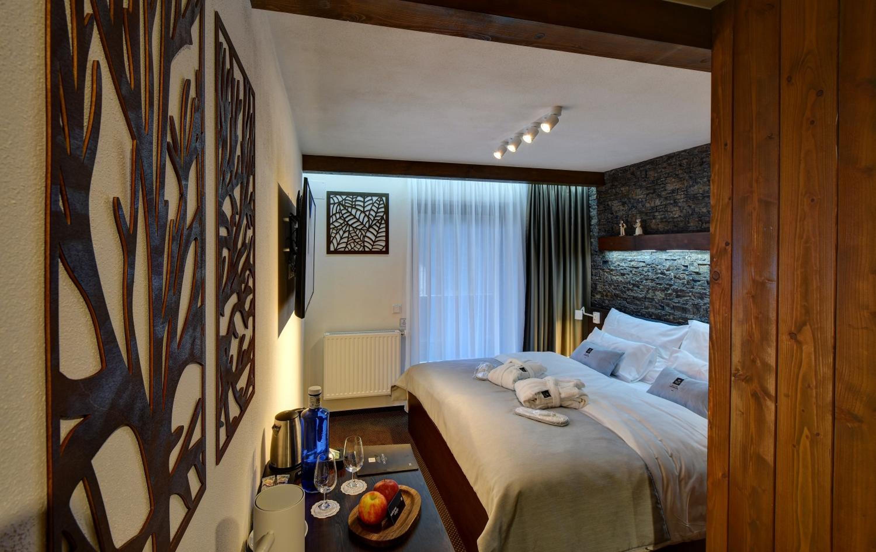 Suite with Balcony with Wellness Access photo 1