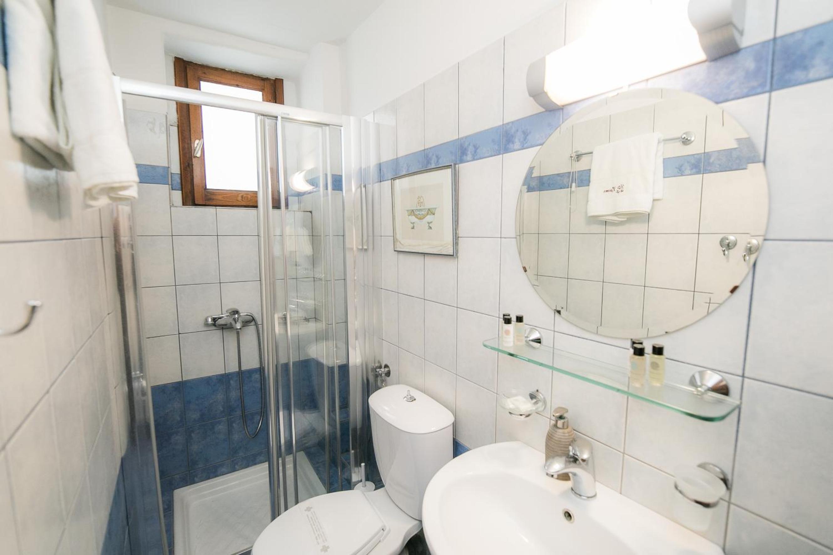 Classic Double Room with Balcony photo 3