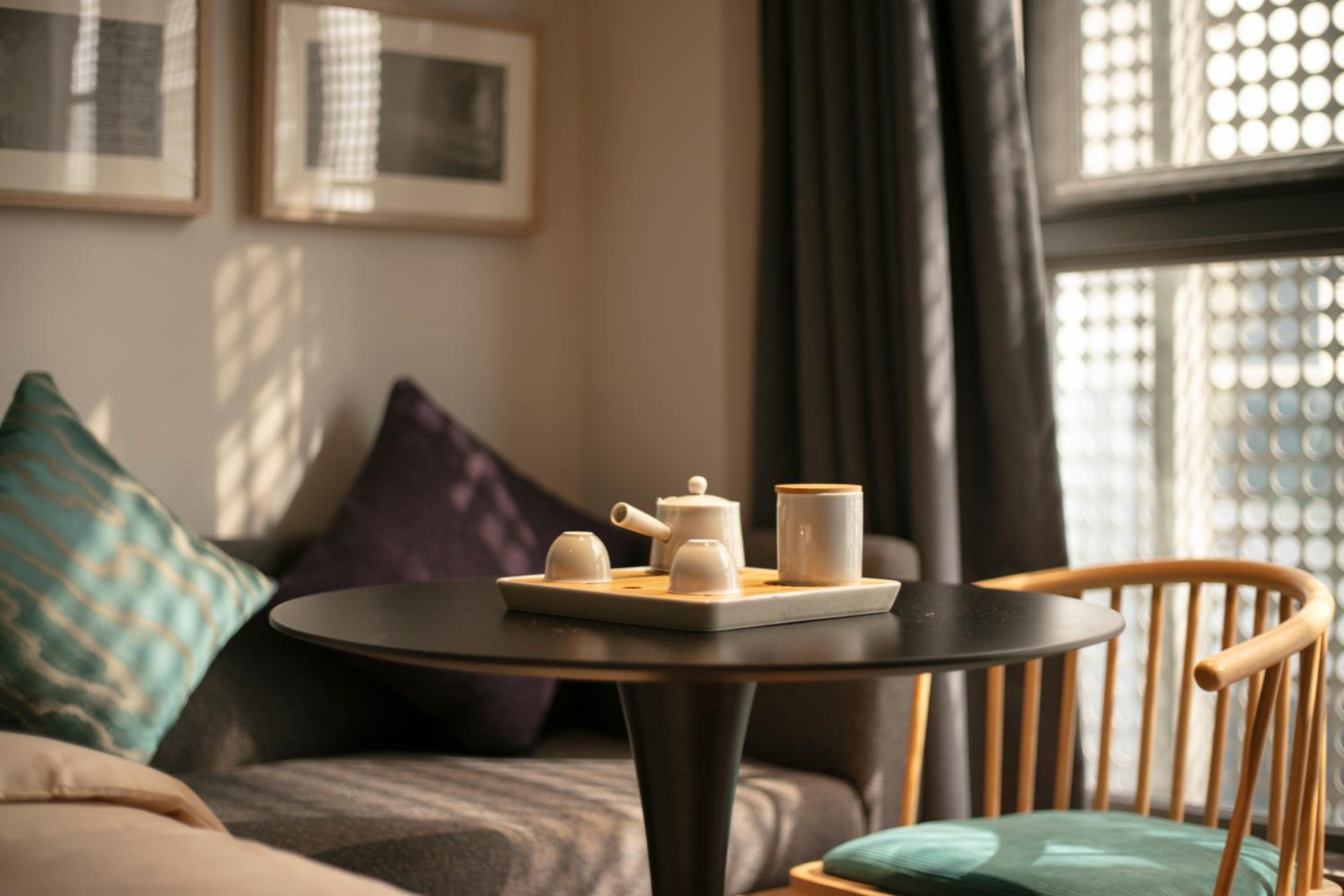 CityNote Deluxe King Room