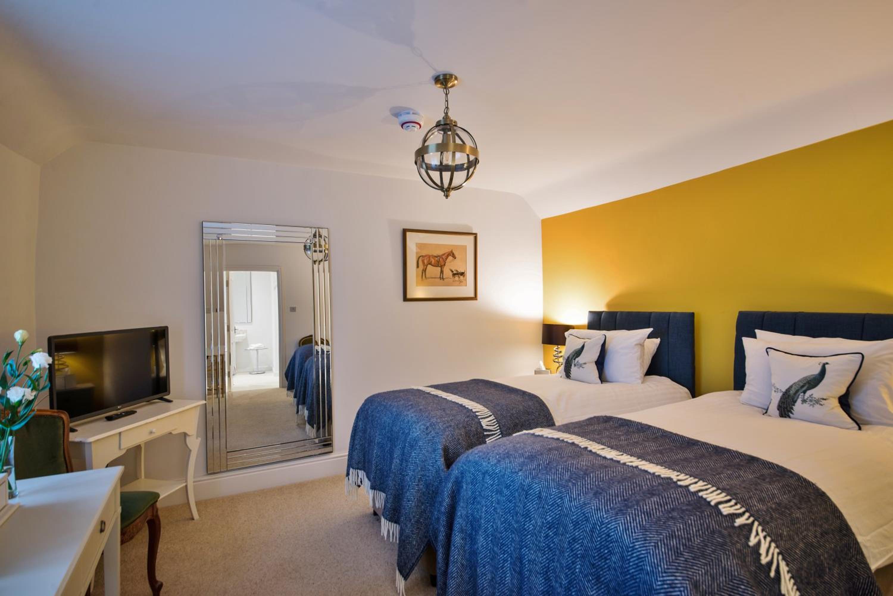Superior Deluxe Double or Twin Room  photo 3