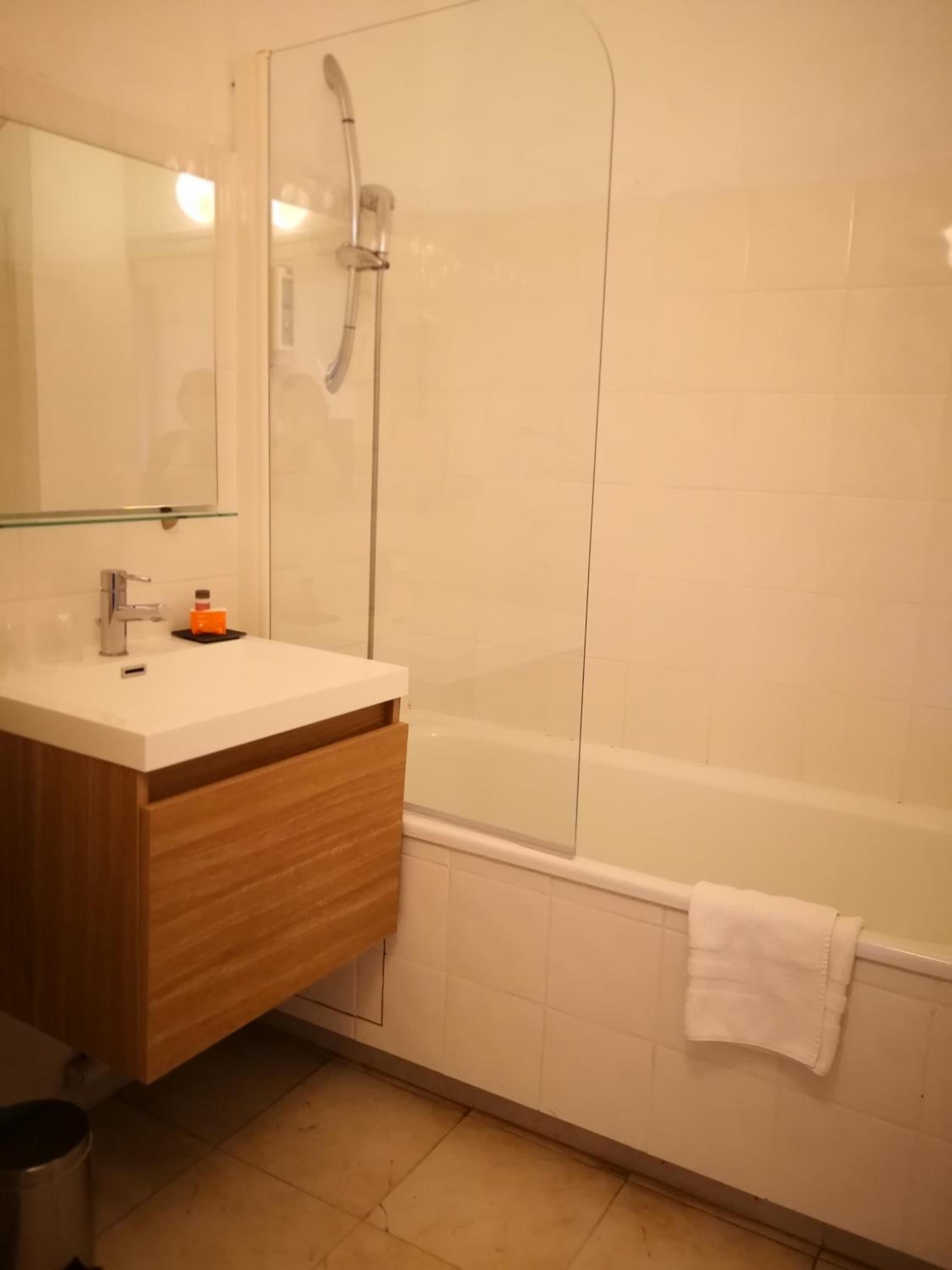 Twin Room - Photo 2