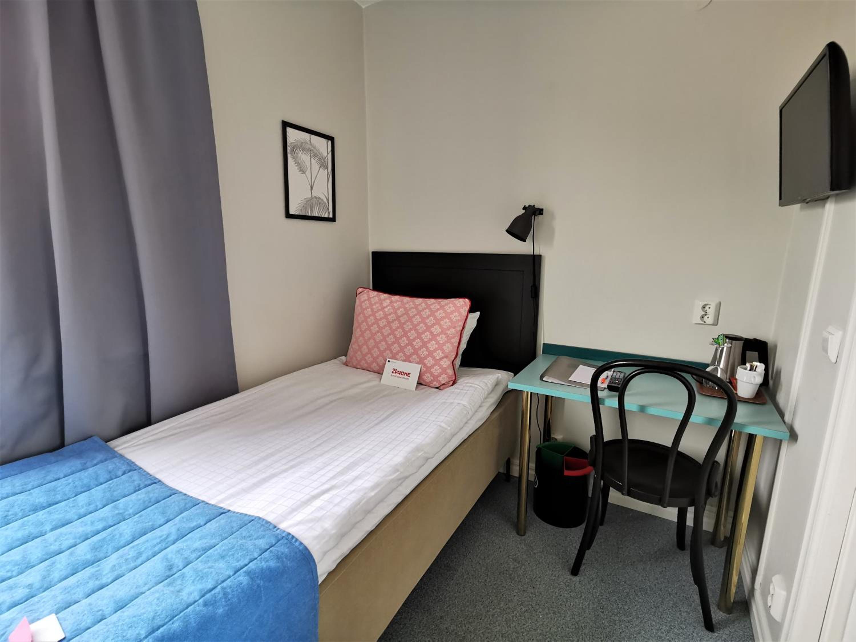 Small Single Room photo 2