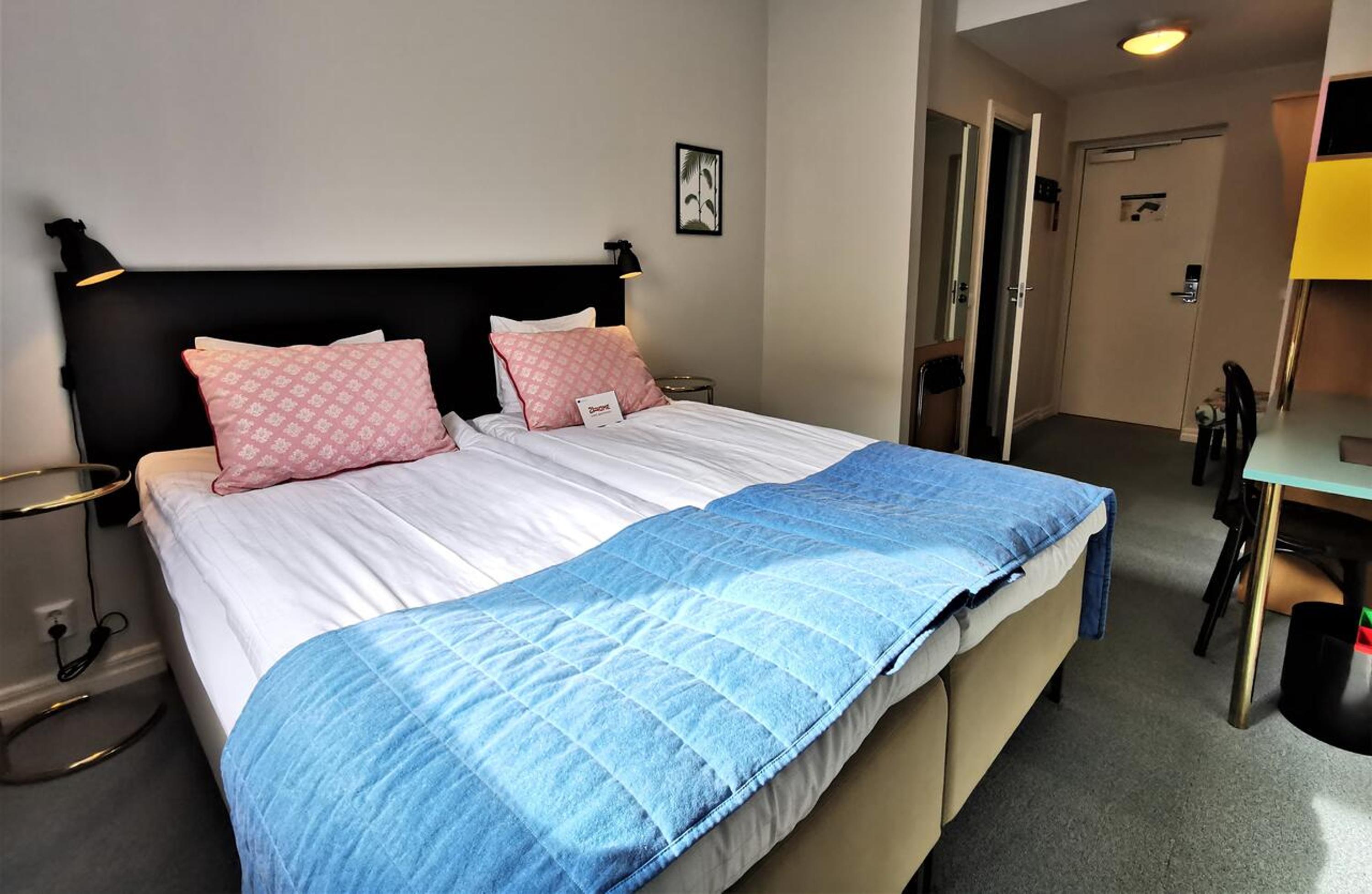 Twin Room - Photo 2