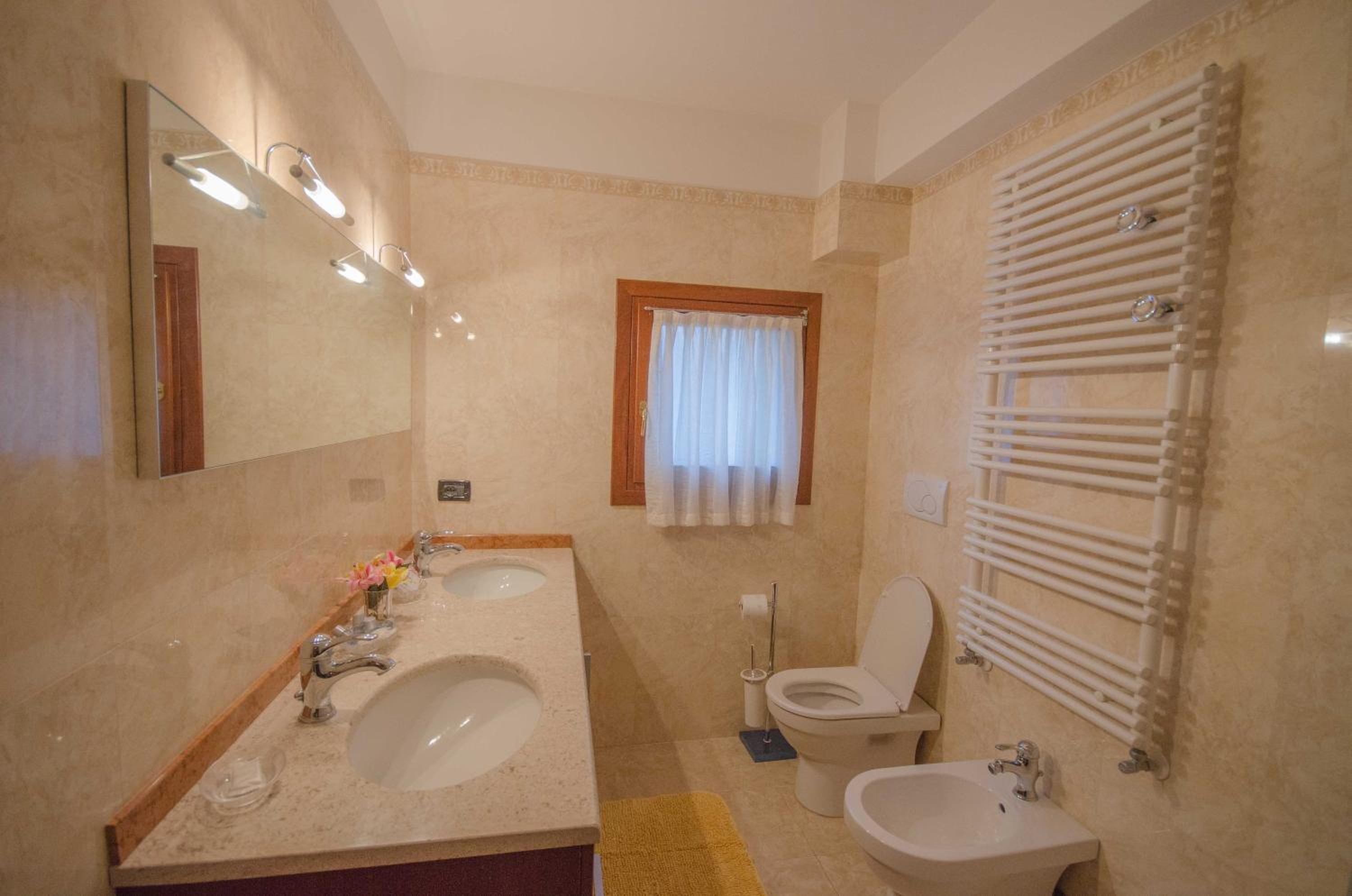 Deluxe Double or Twin Room photo 3