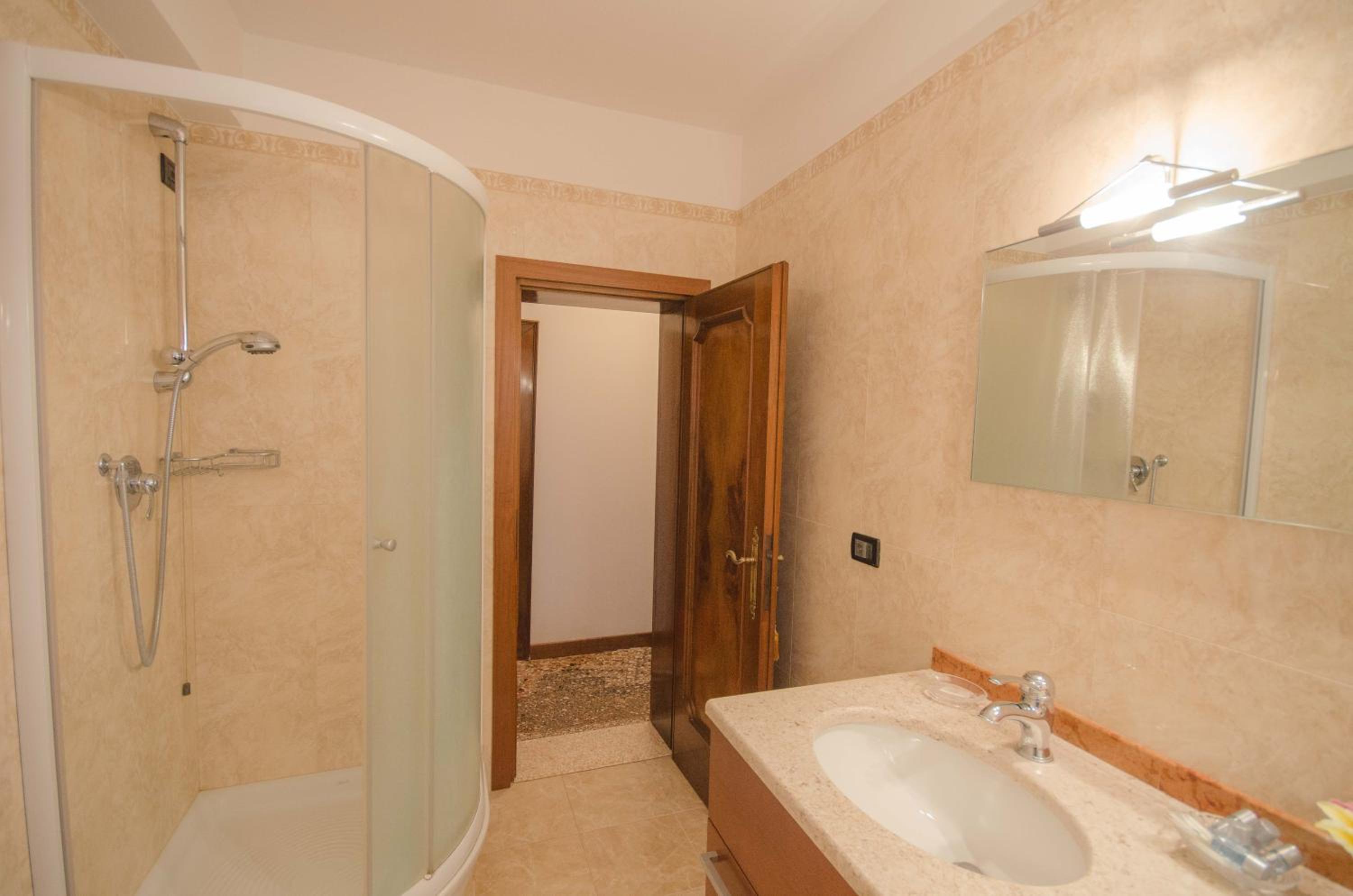 Deluxe Double or Twin Room photo 2