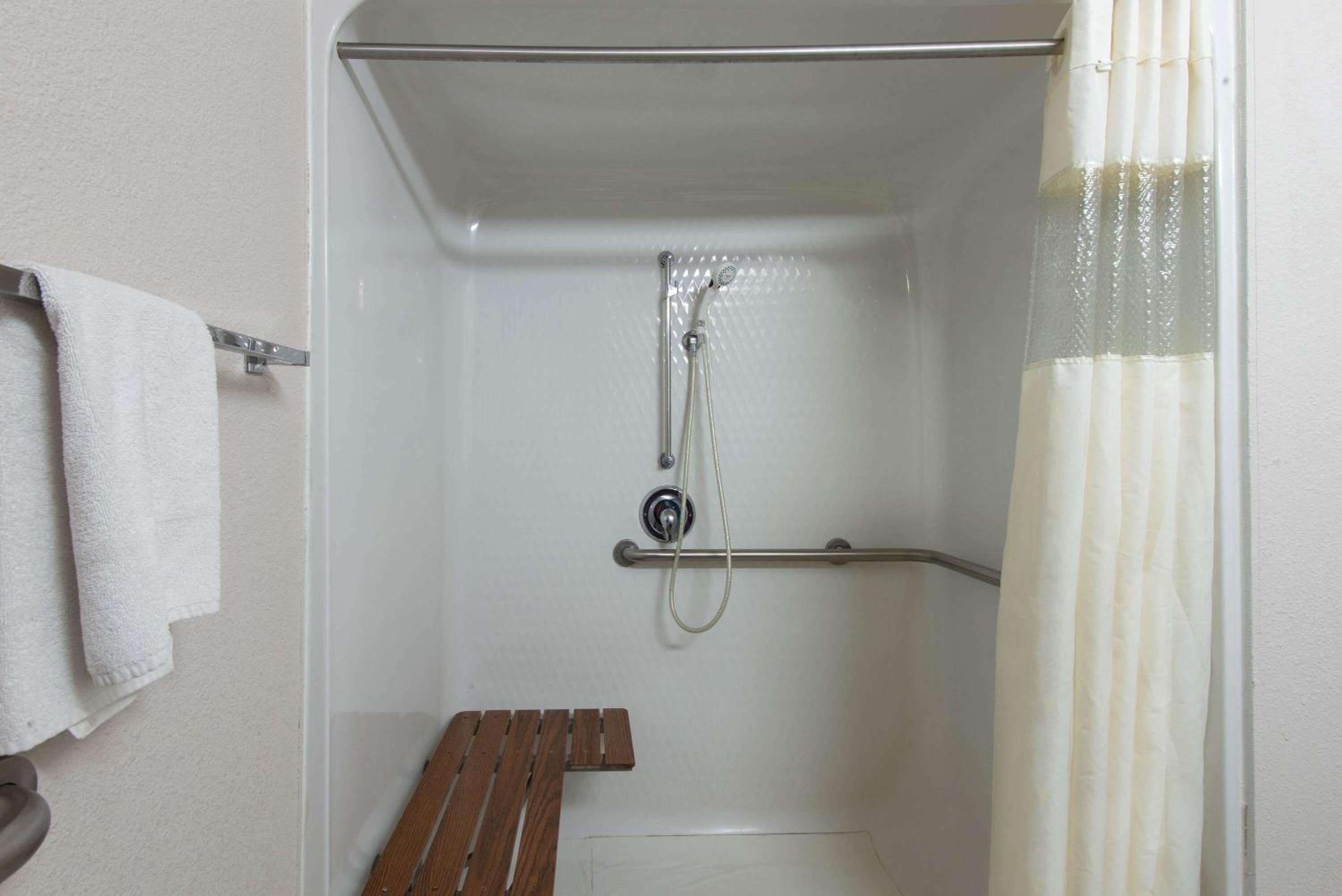 Double Room with Two Double Beds - Mobility Access/Non-Smoking - Photo 6