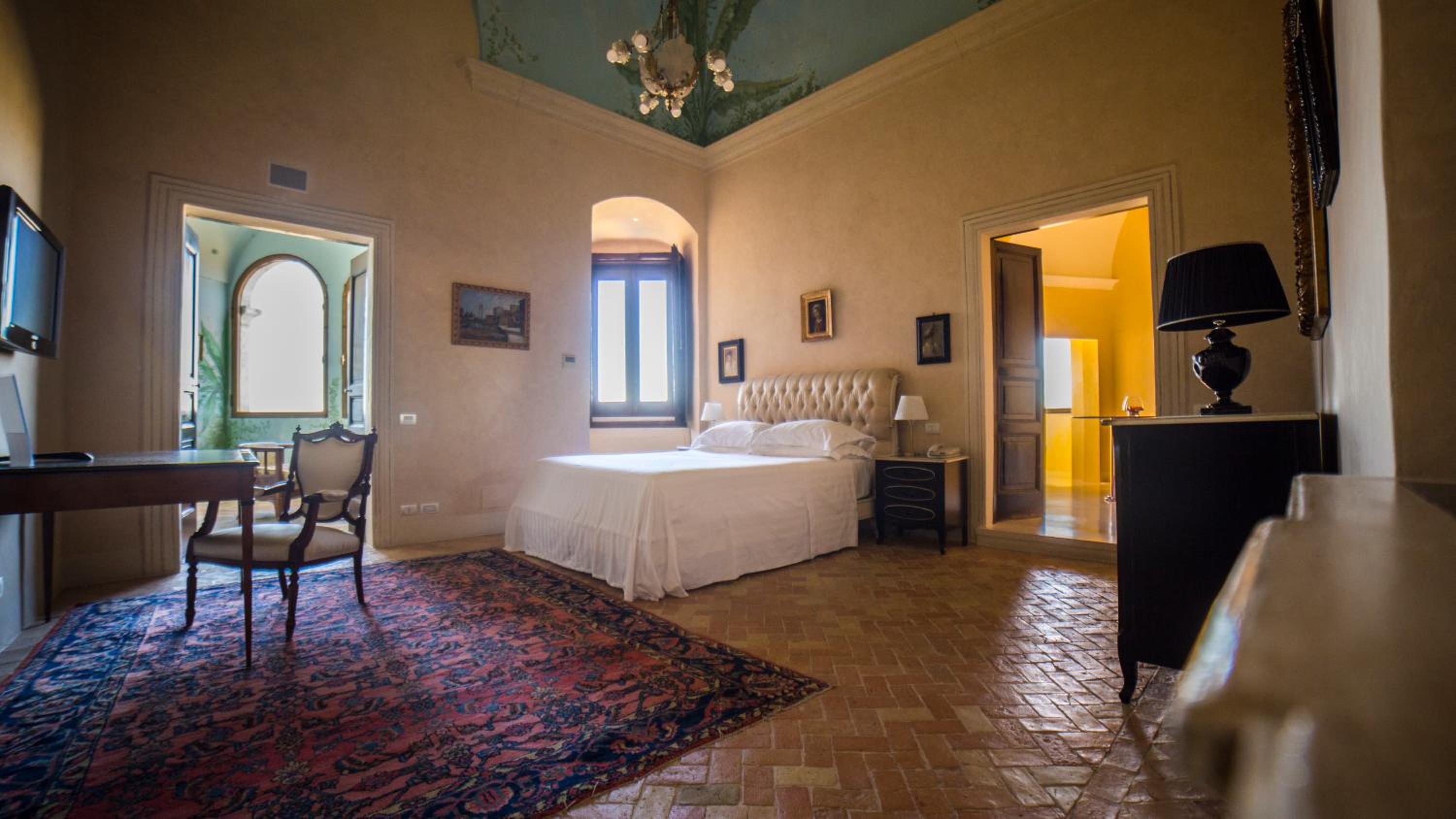 Suite - Photo 4