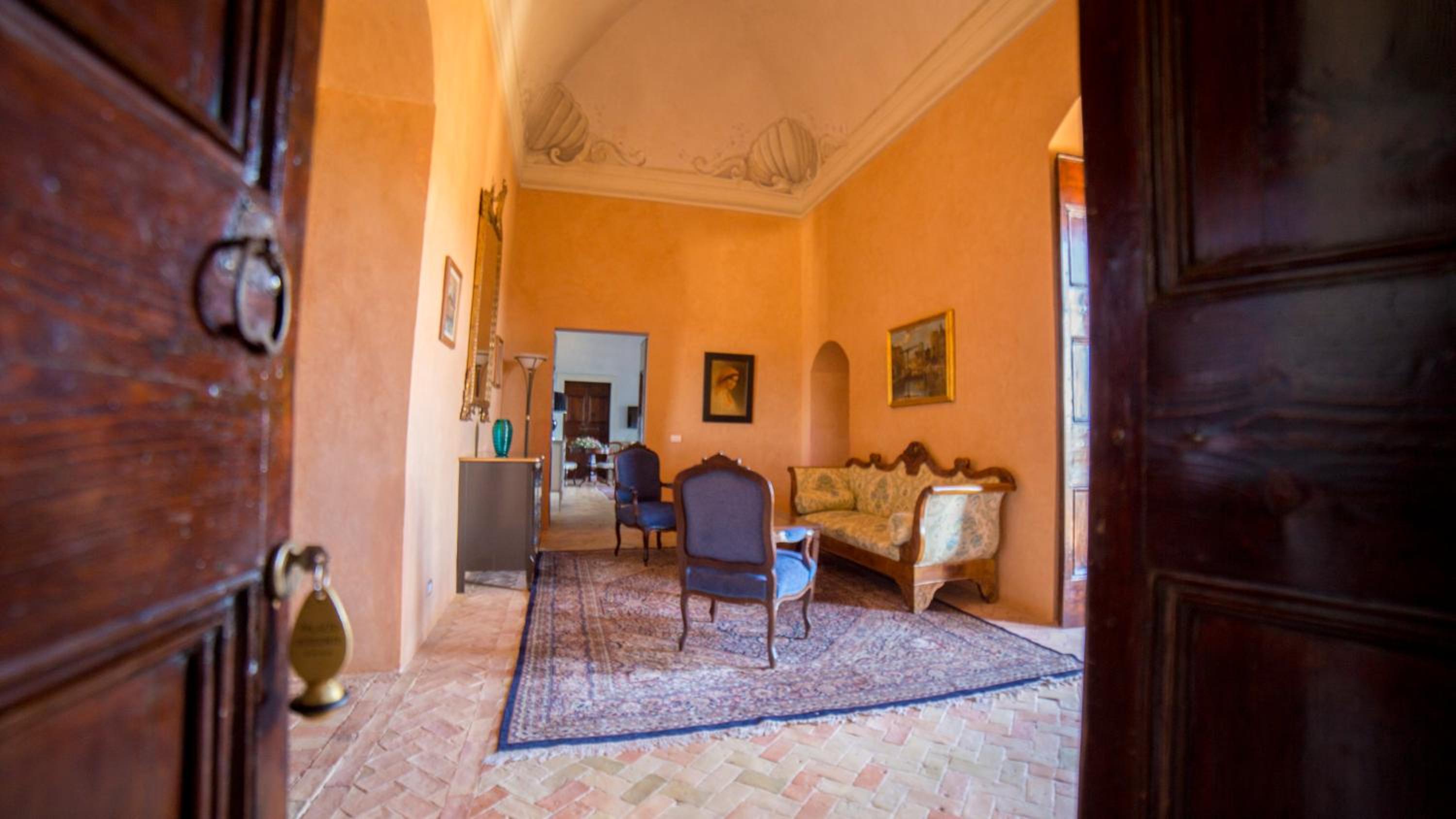 Suite - Photo 3