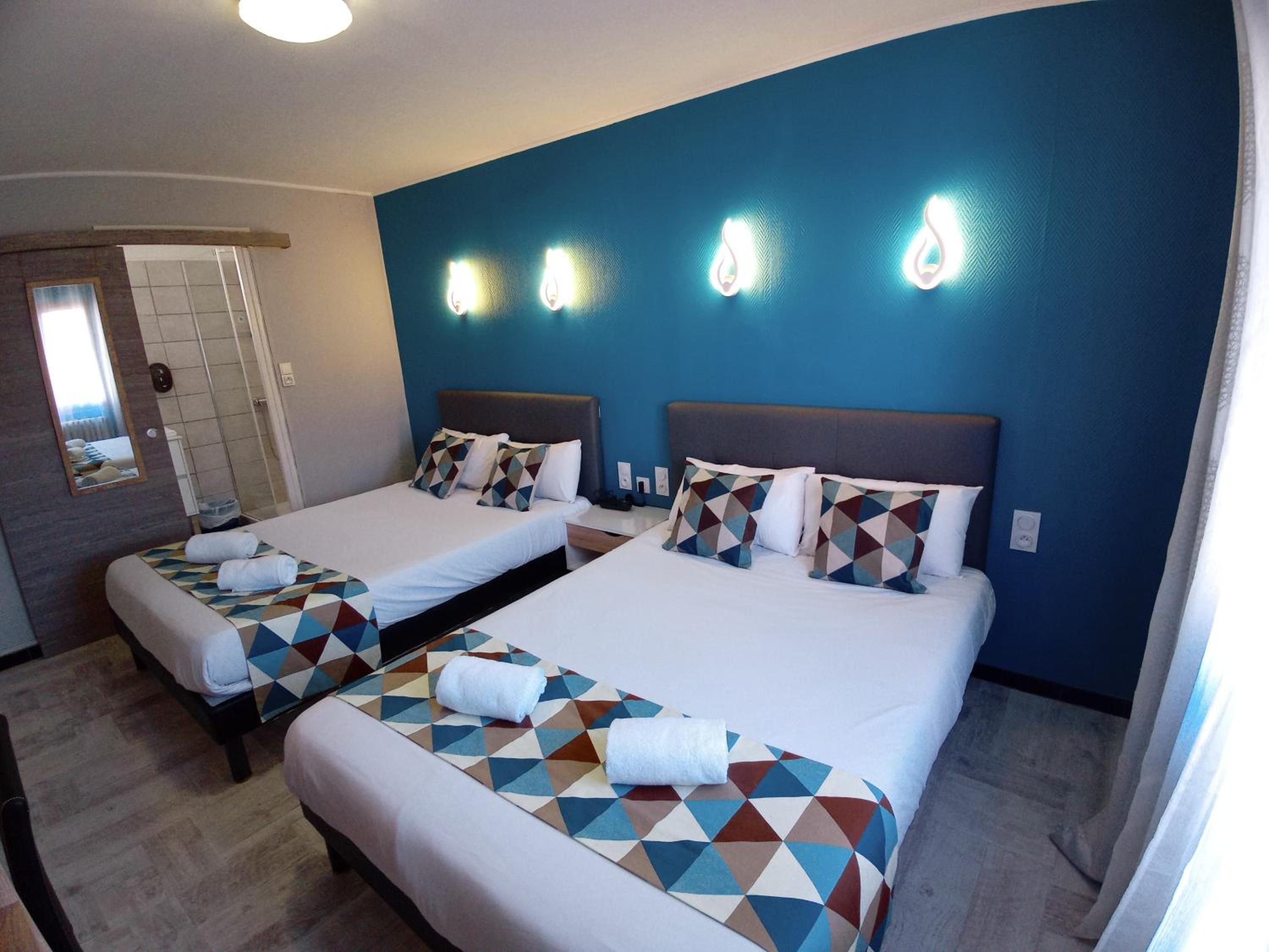 Quadruple Room with Air Conditioning - Photo 2
