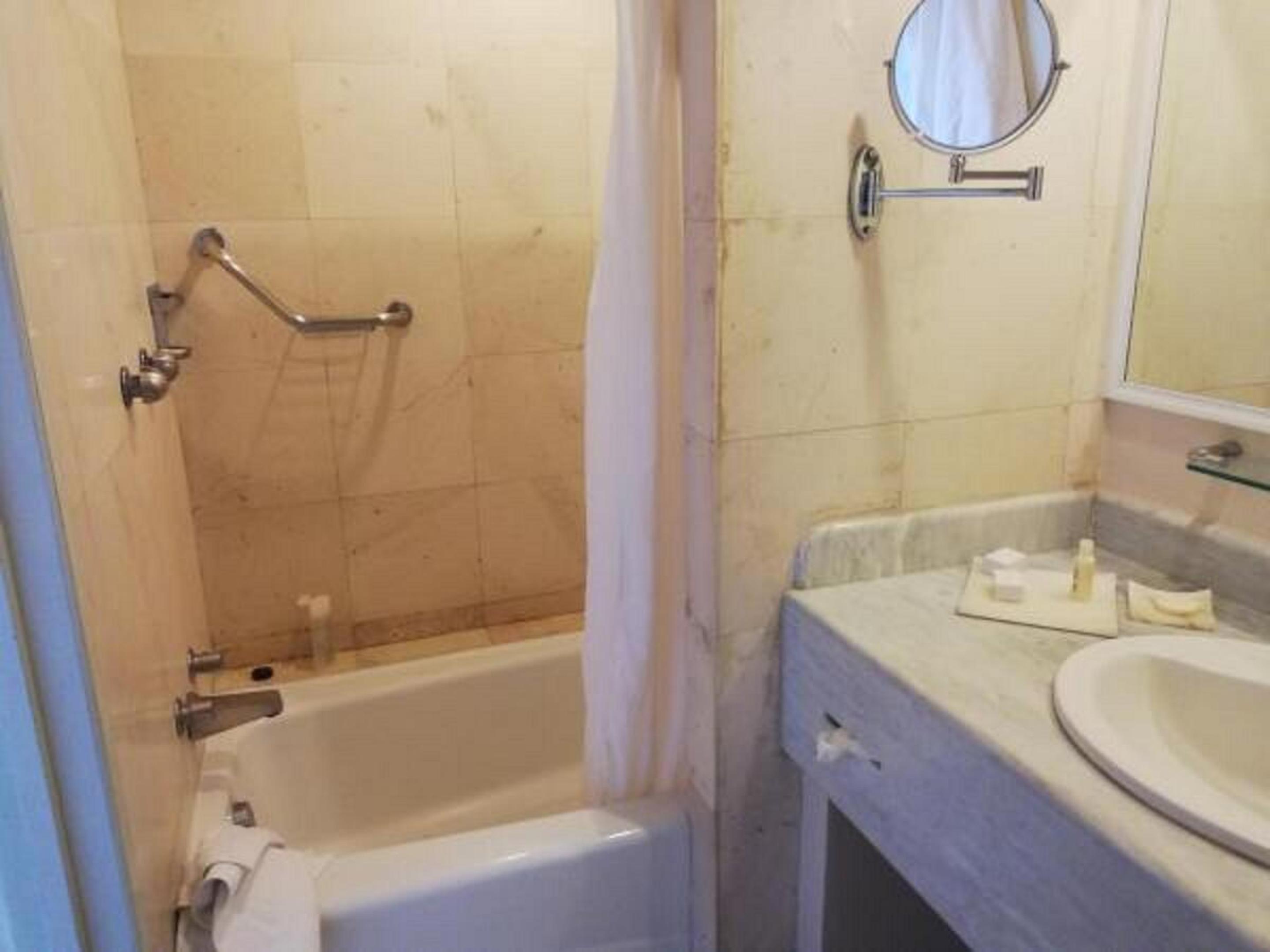 Executive Double Room with Two Double Beds photo 3