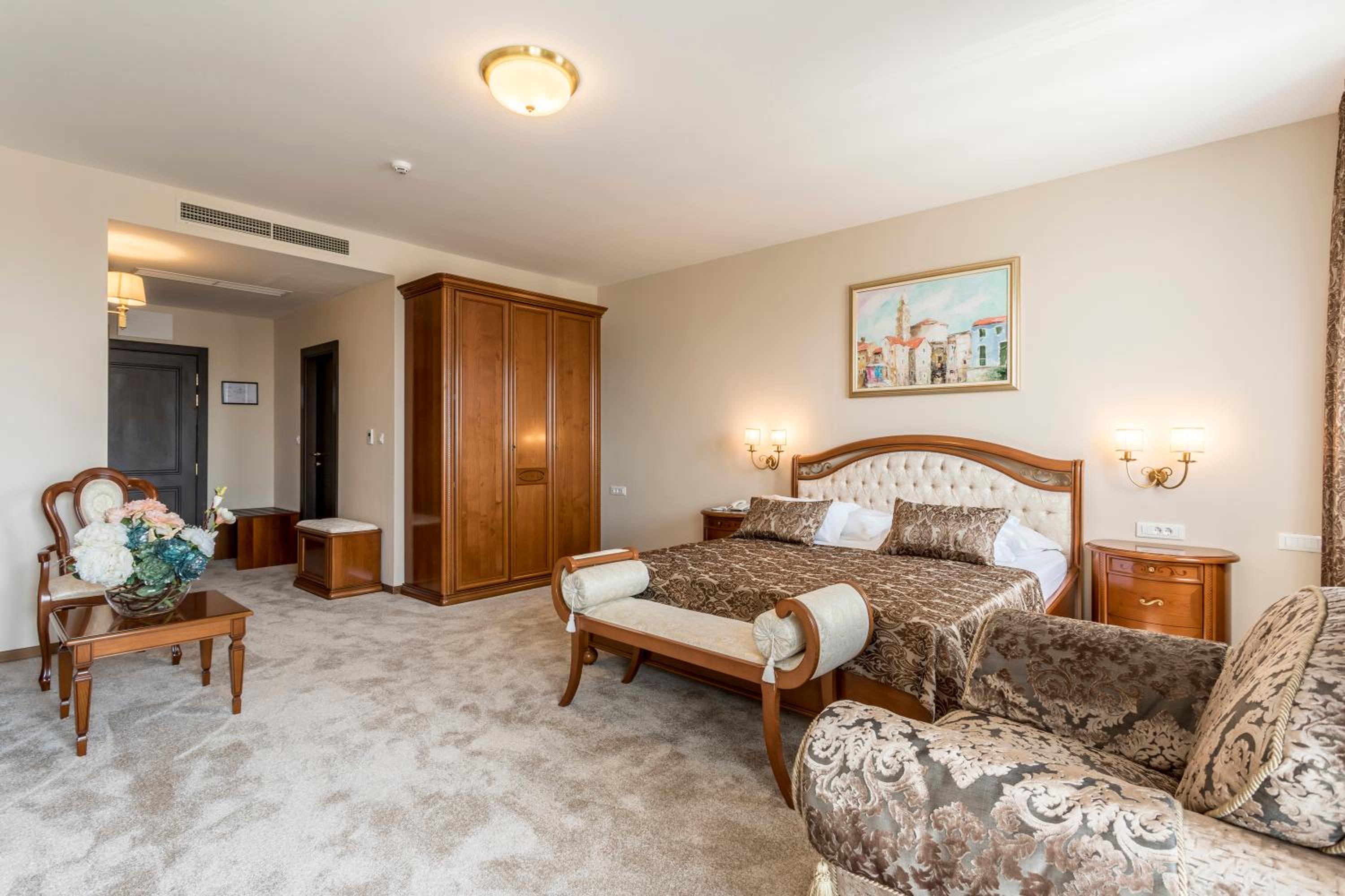 Exclusive Double Room with Balcony - Free Parking