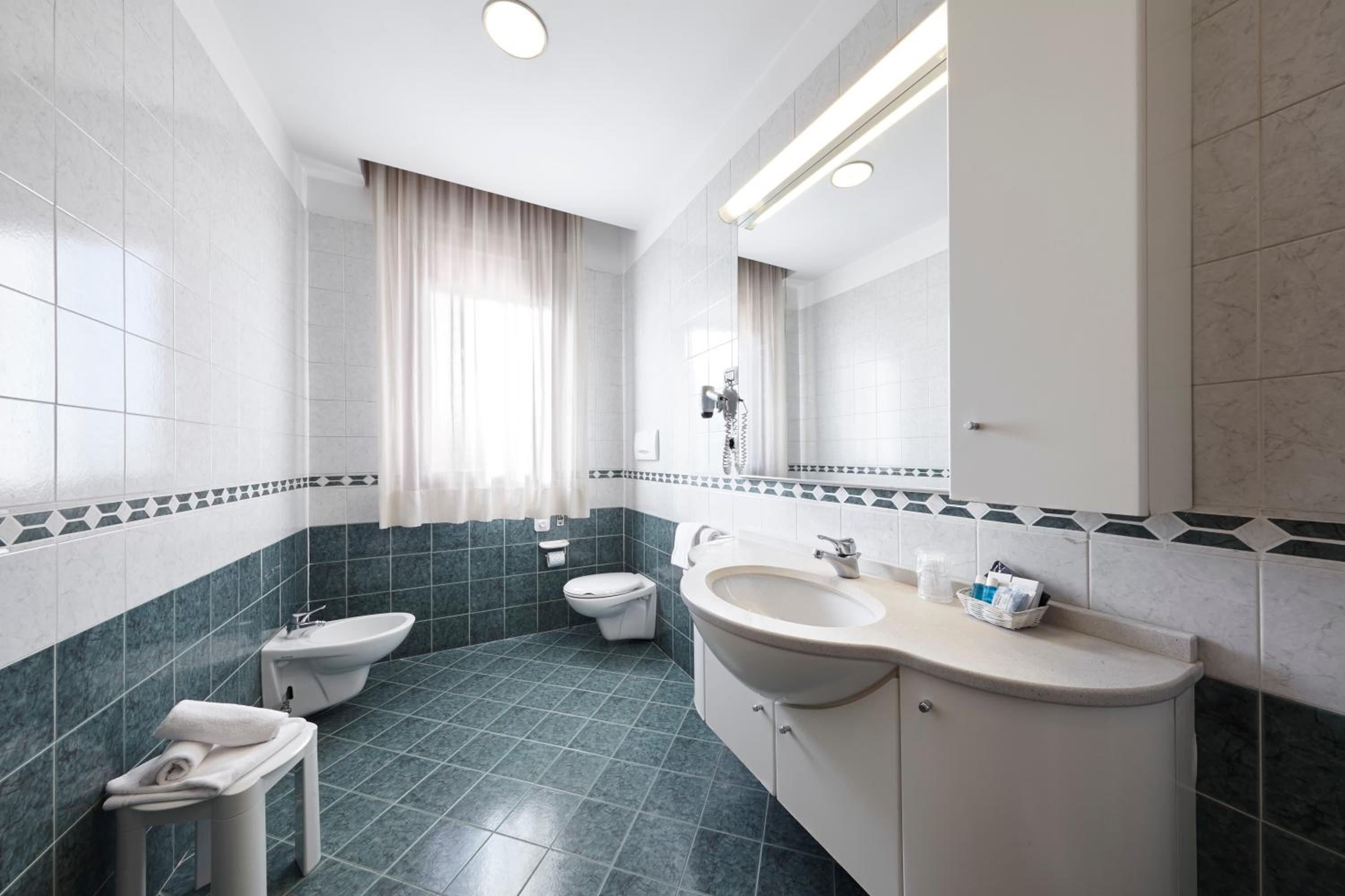 Double or Twin Room - Photo 6