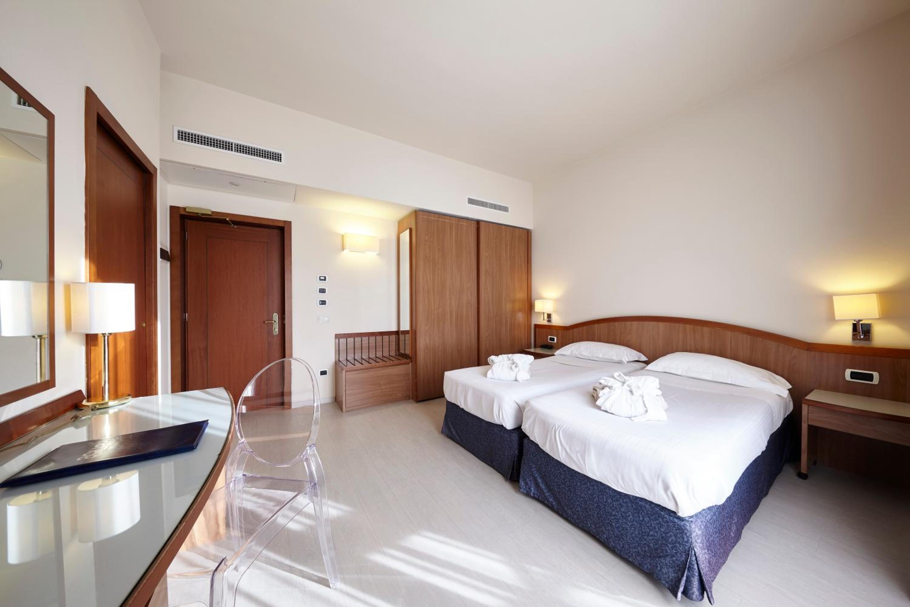 Double or Twin Room - Photo 3