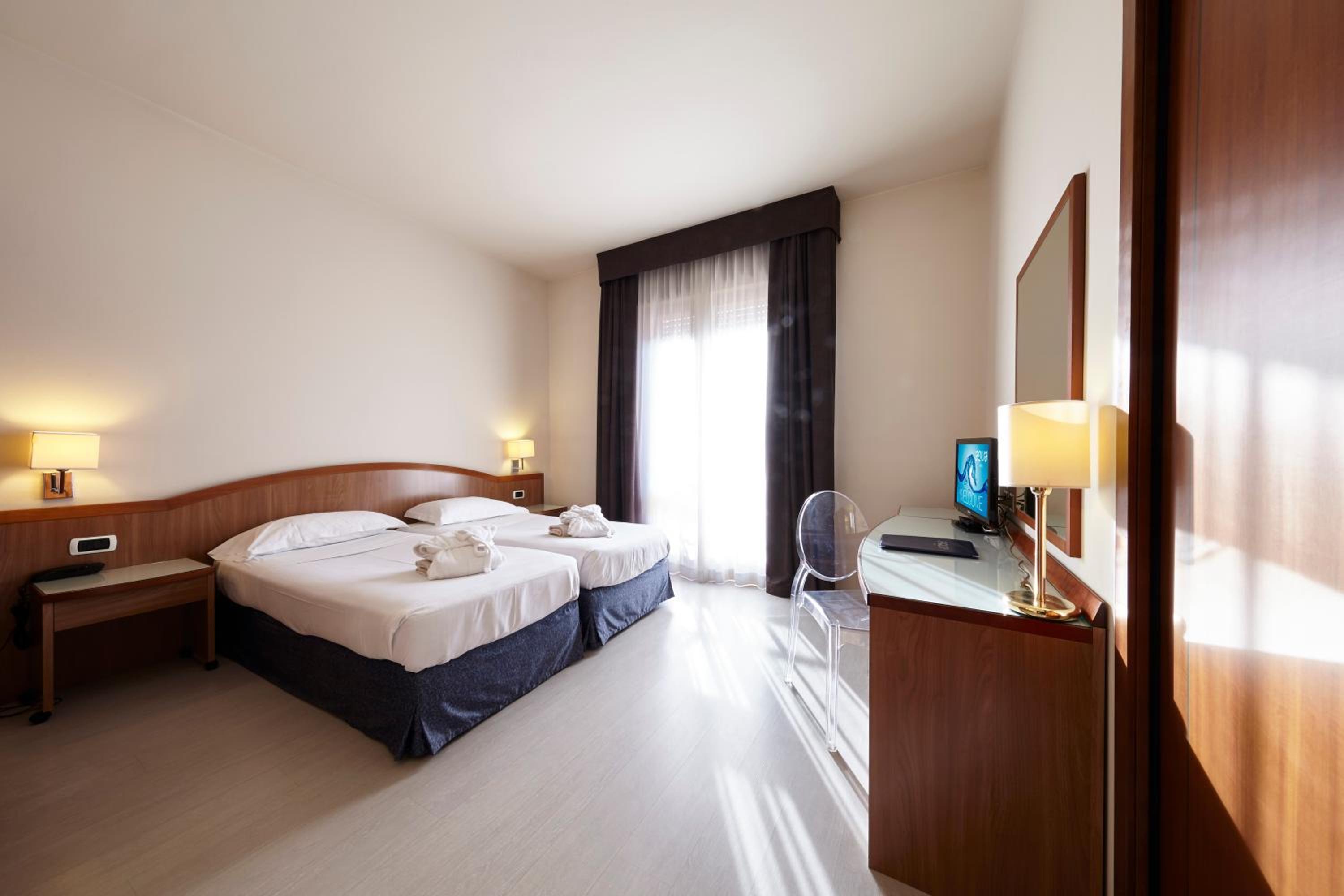 Double or Twin Room - Photo 5