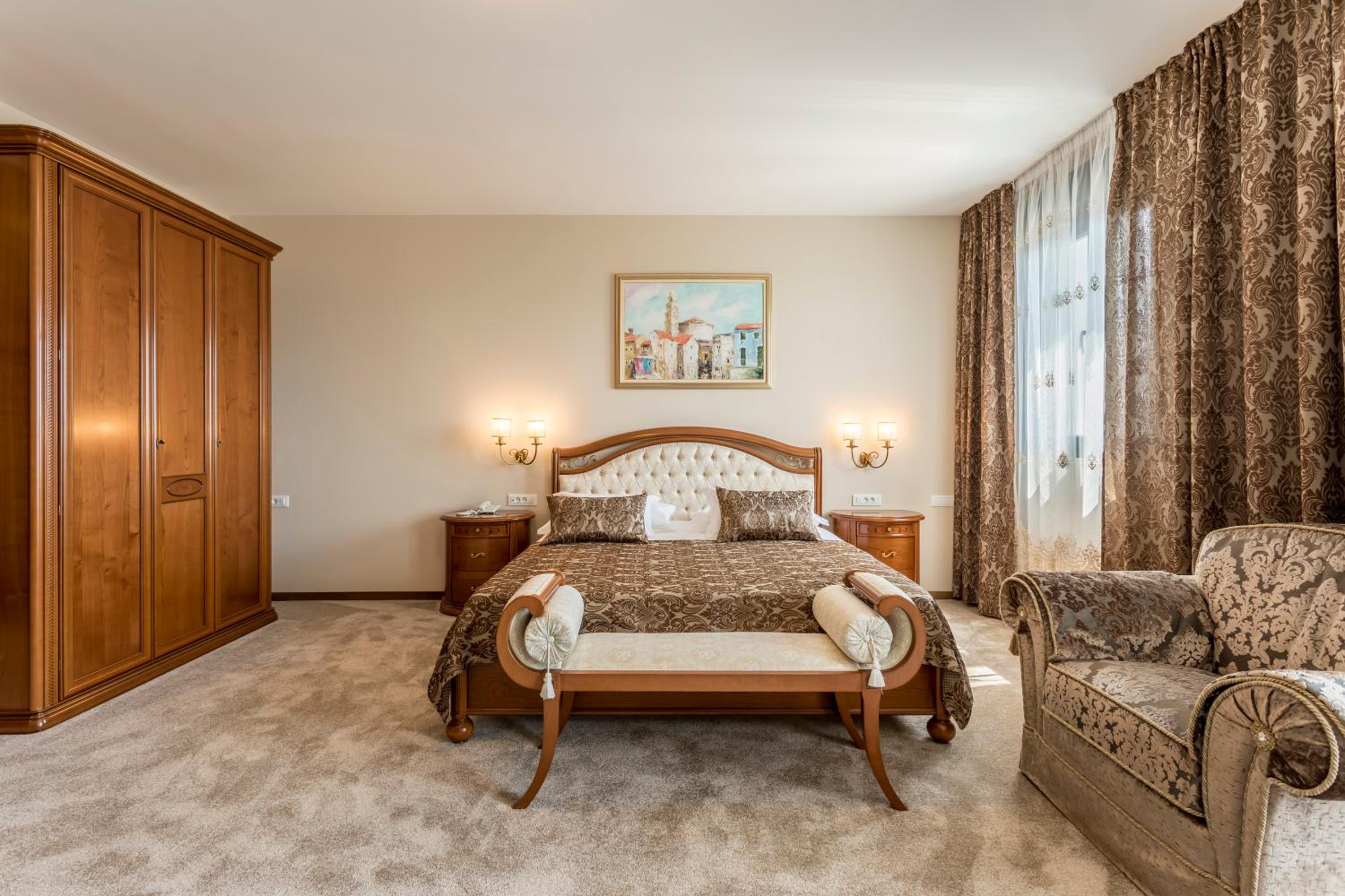 Exclusive Double Room with Balcony - Free Parking