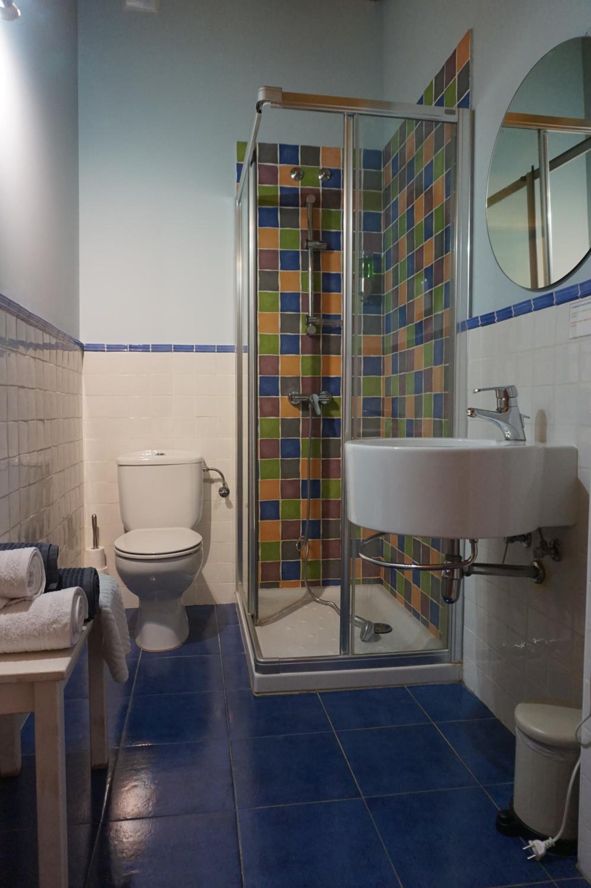 Double or Twin Room - Photo 5